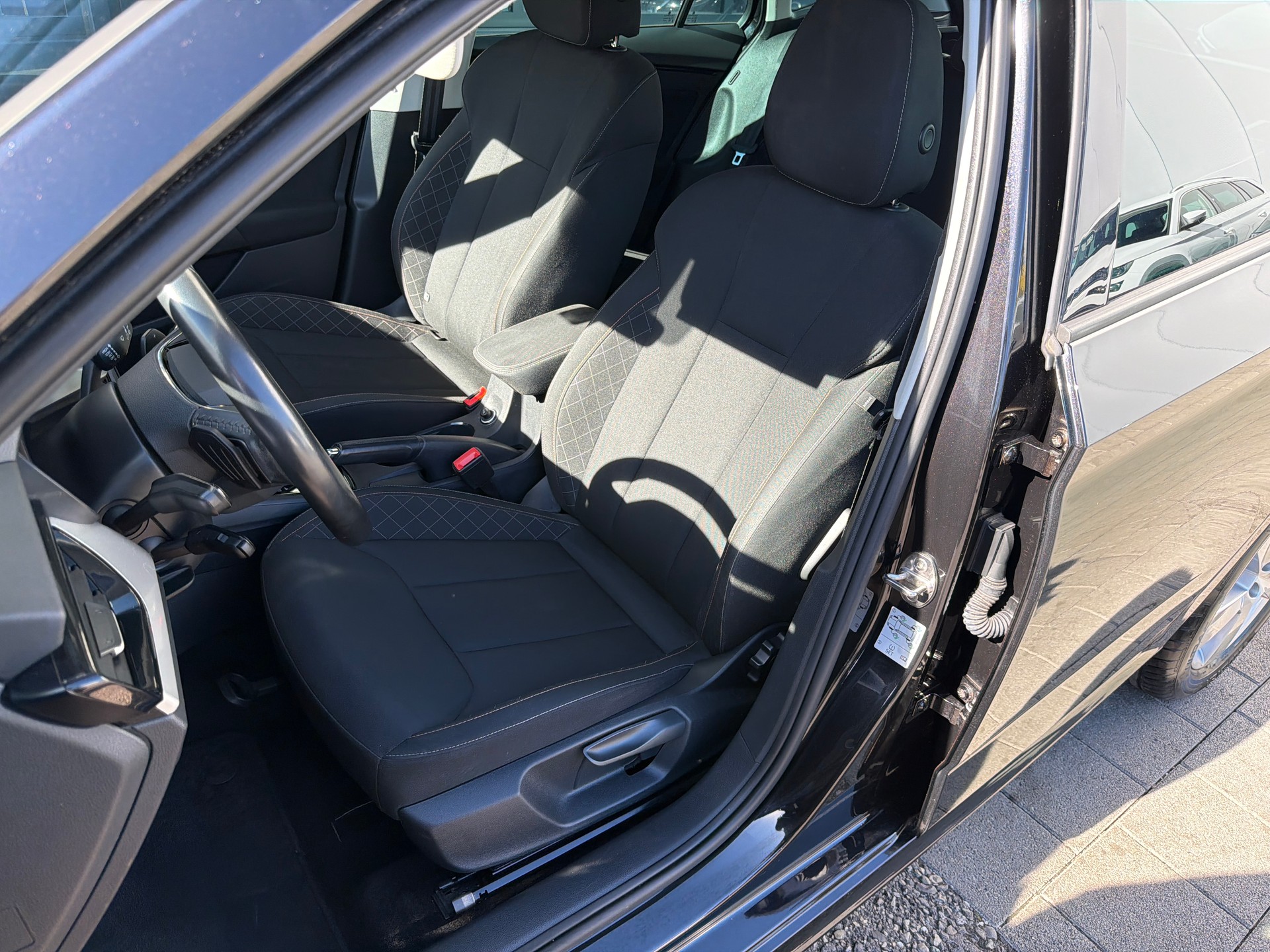 SKODA Kamiq 1.0 TSI Ambition DSG-image-8