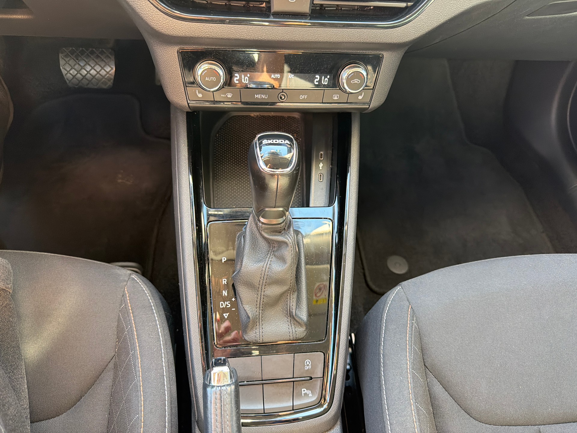 SKODA Kamiq 1.0 TSI Ambition DSG-image-13