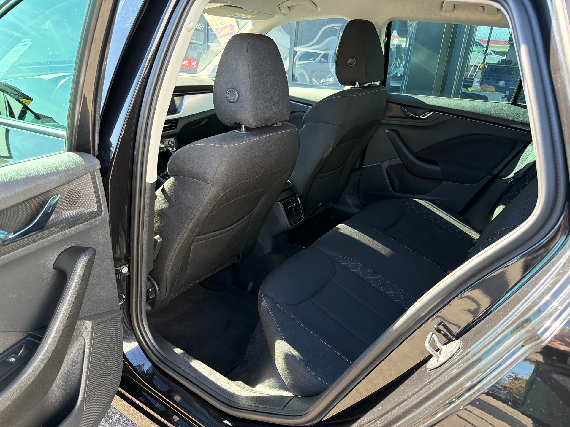 SKODA Kamiq 1.0 TSI Ambition DSG-image-6