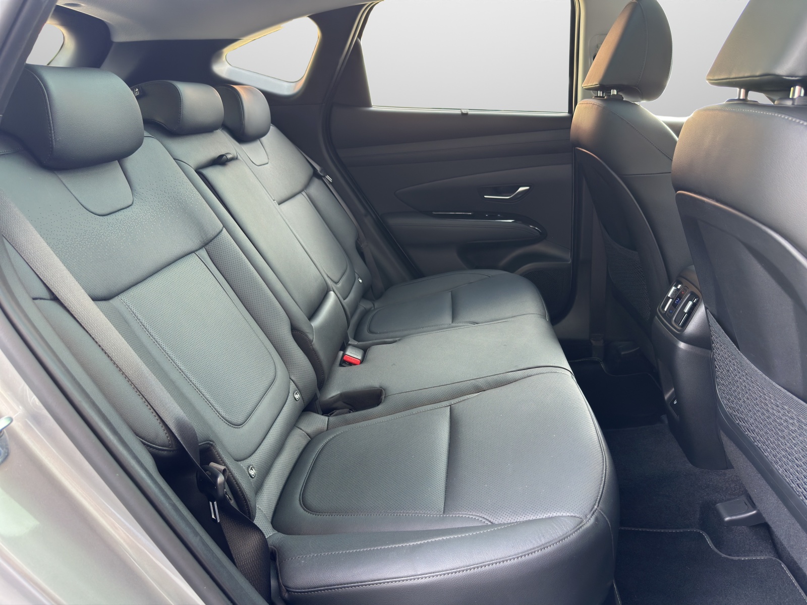 HYUNDAI Tucson 1.6 T-GDi HEV Vertex Sunroof Swiss Edition 4WD-image-12