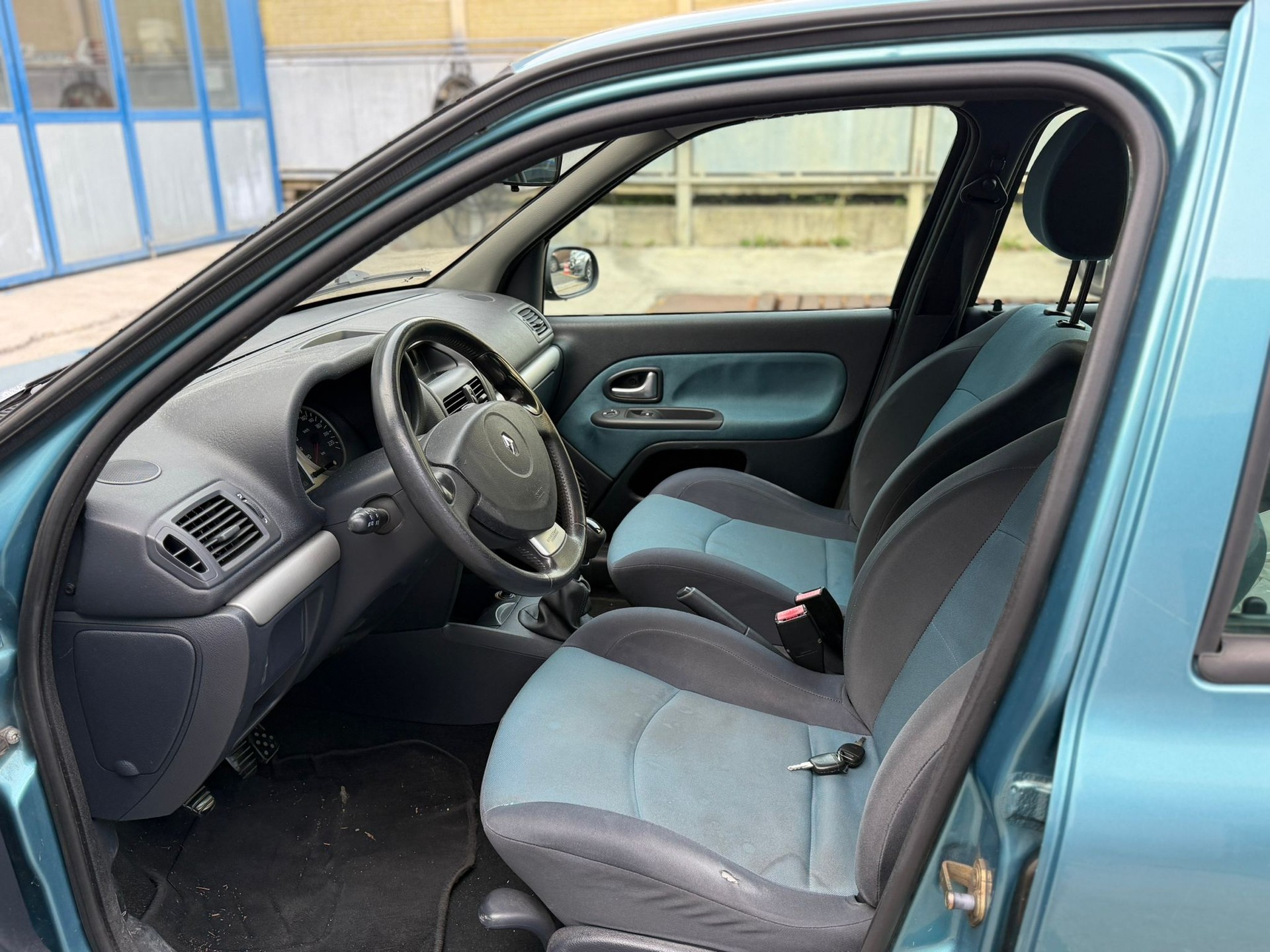 RENAULT Clio 1.4 16V Privilège-image-6