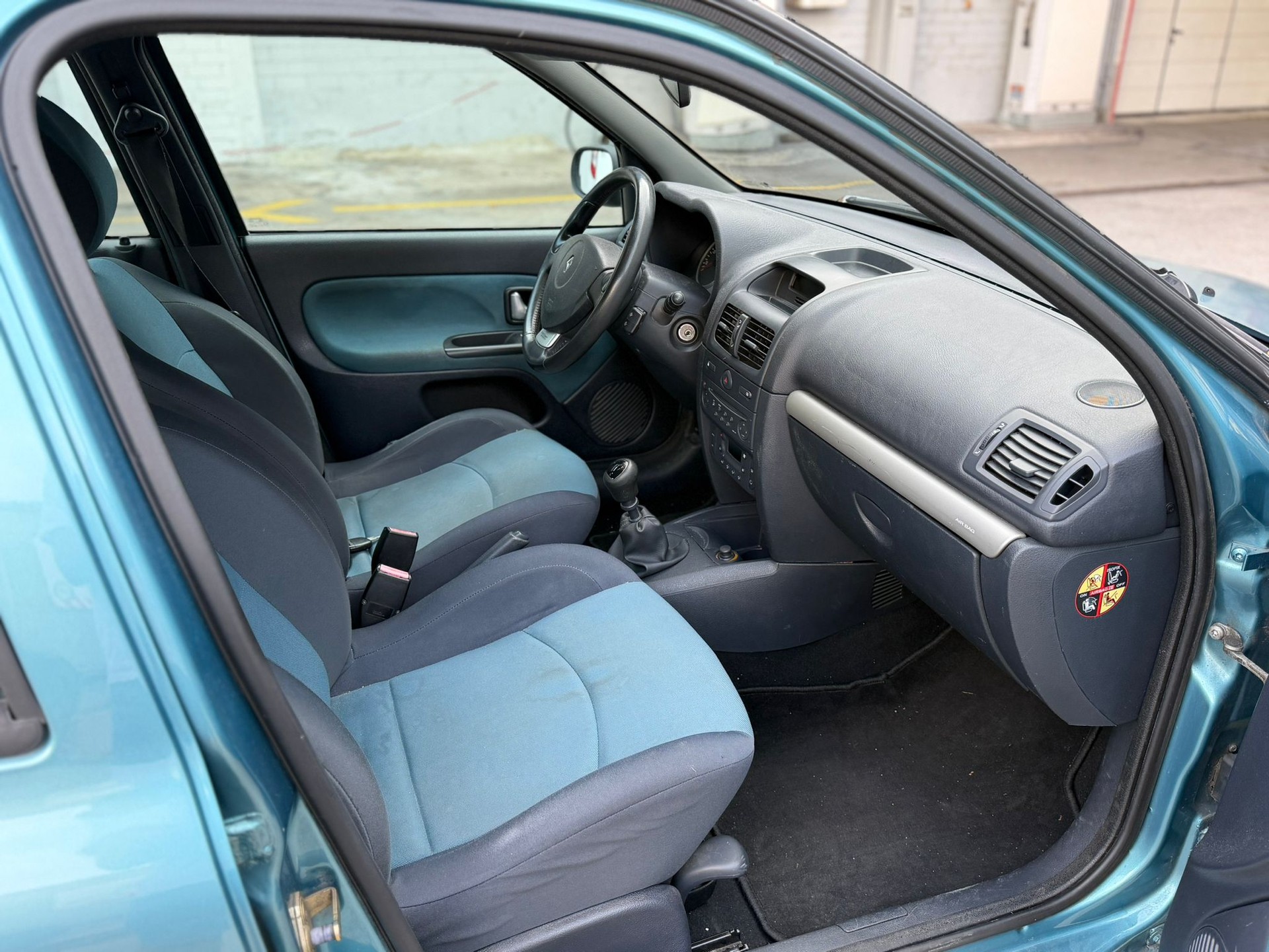 RENAULT Clio 1.4 16V Privilège-image-5
