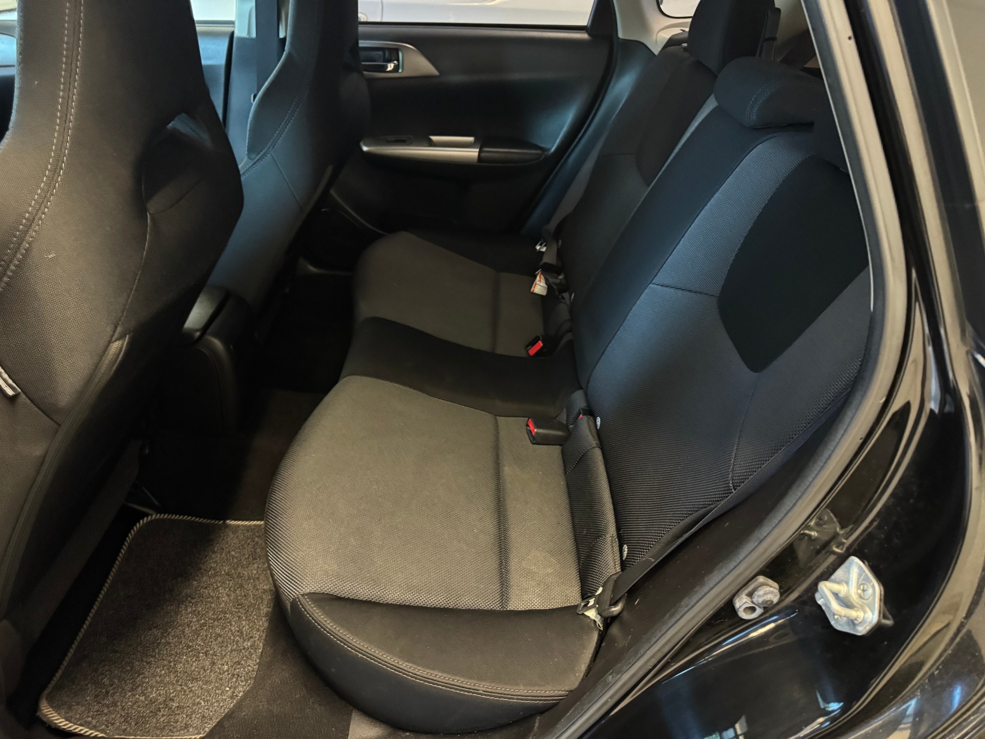 SUBARU Impreza 2.0D Comfort S-image-12