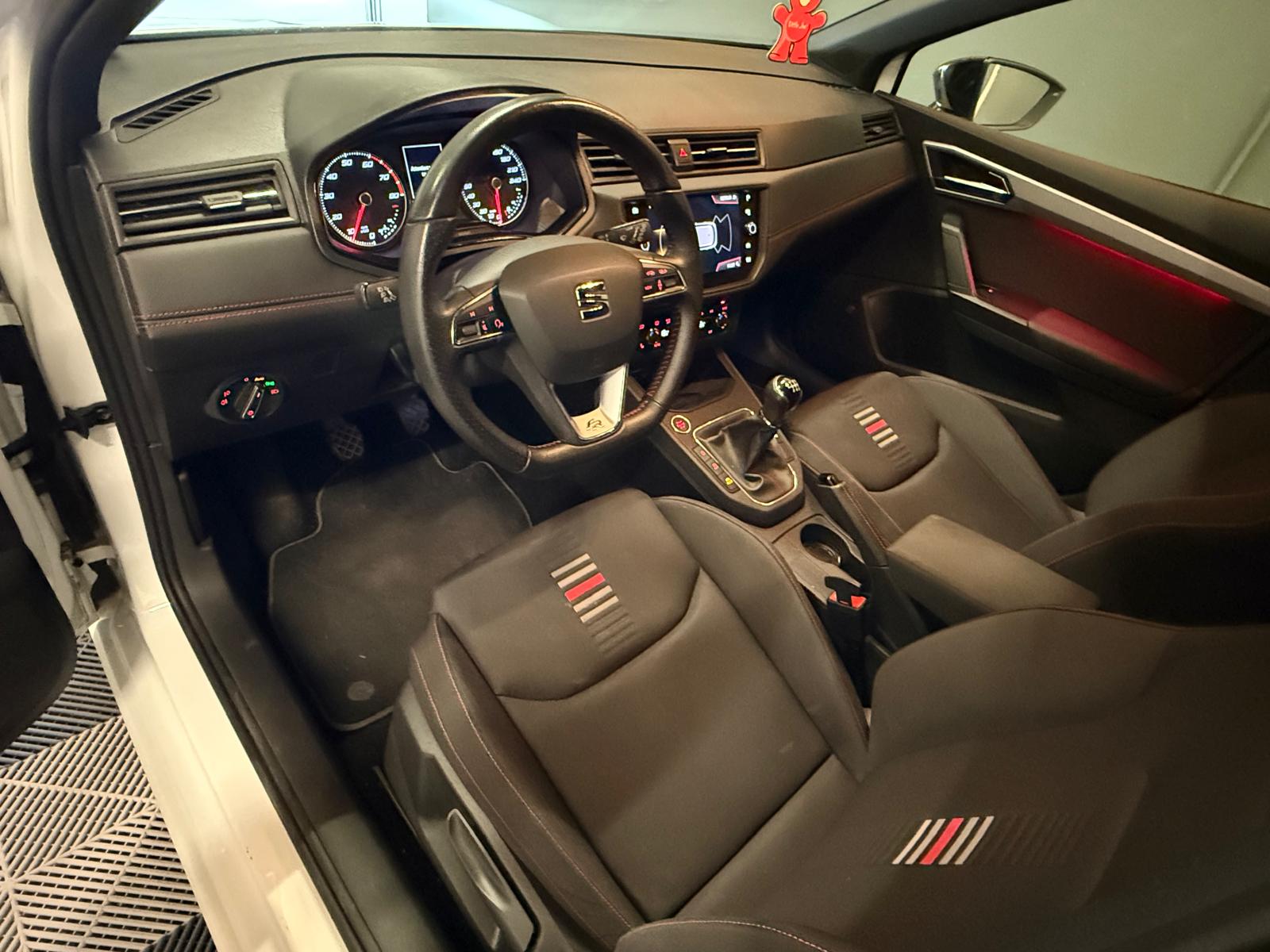 SEAT Ibiza 1.0 EcoTSI Swiss FR-image-1
