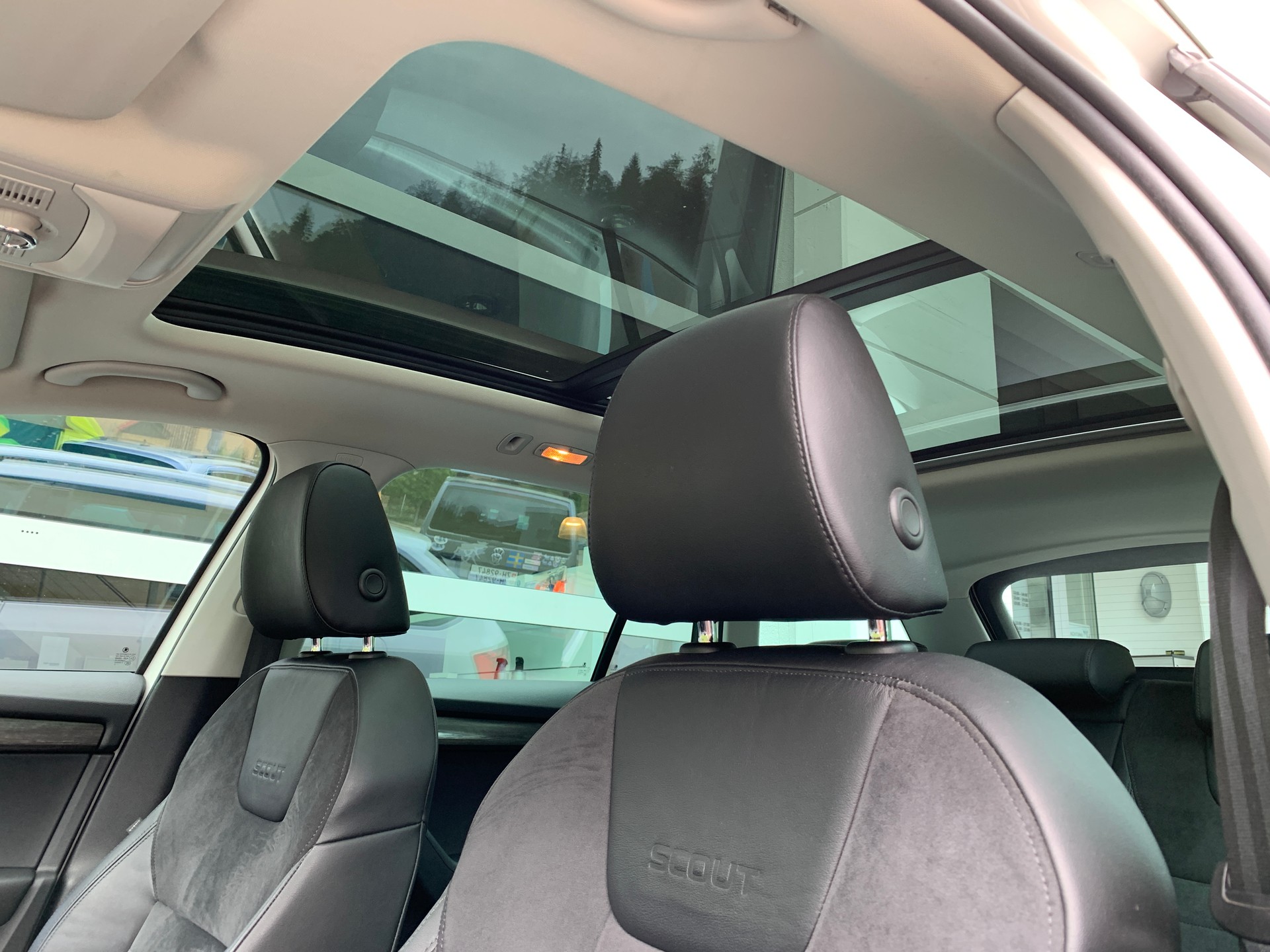 SKODA Octavia Combi 2.0 TDI Scout 4x4 DSG-image-8