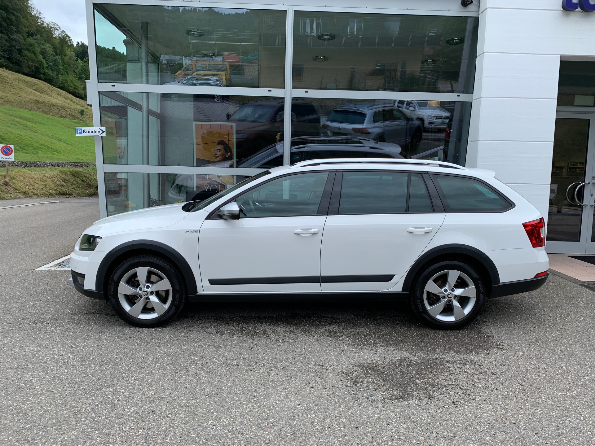 SKODA Octavia Combi 2.0 TDI Scout 4x4 DSG-image-3
