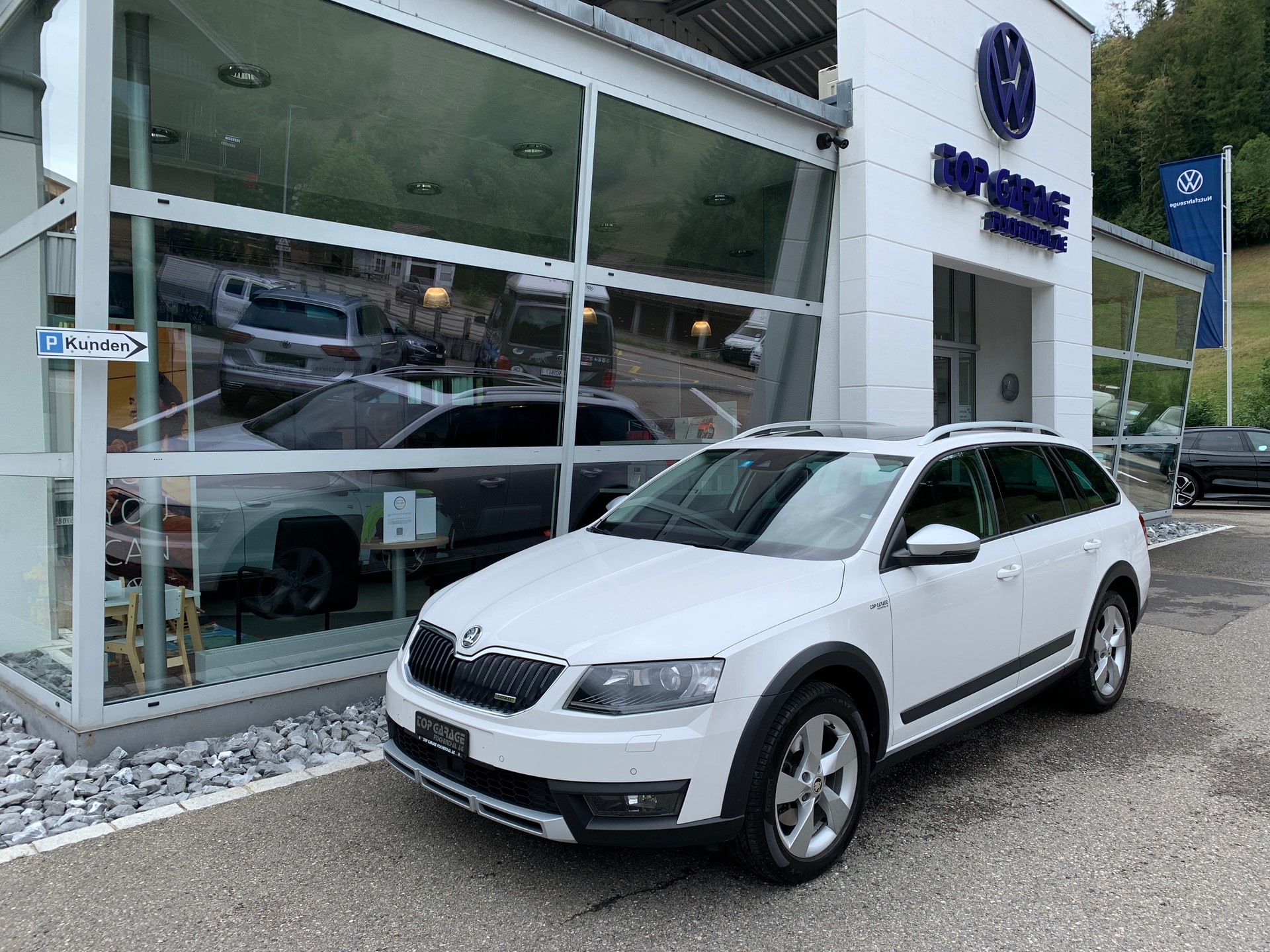 SKODA Octavia Combi 2.0 TDI Scout 4x4 DSG-image-0