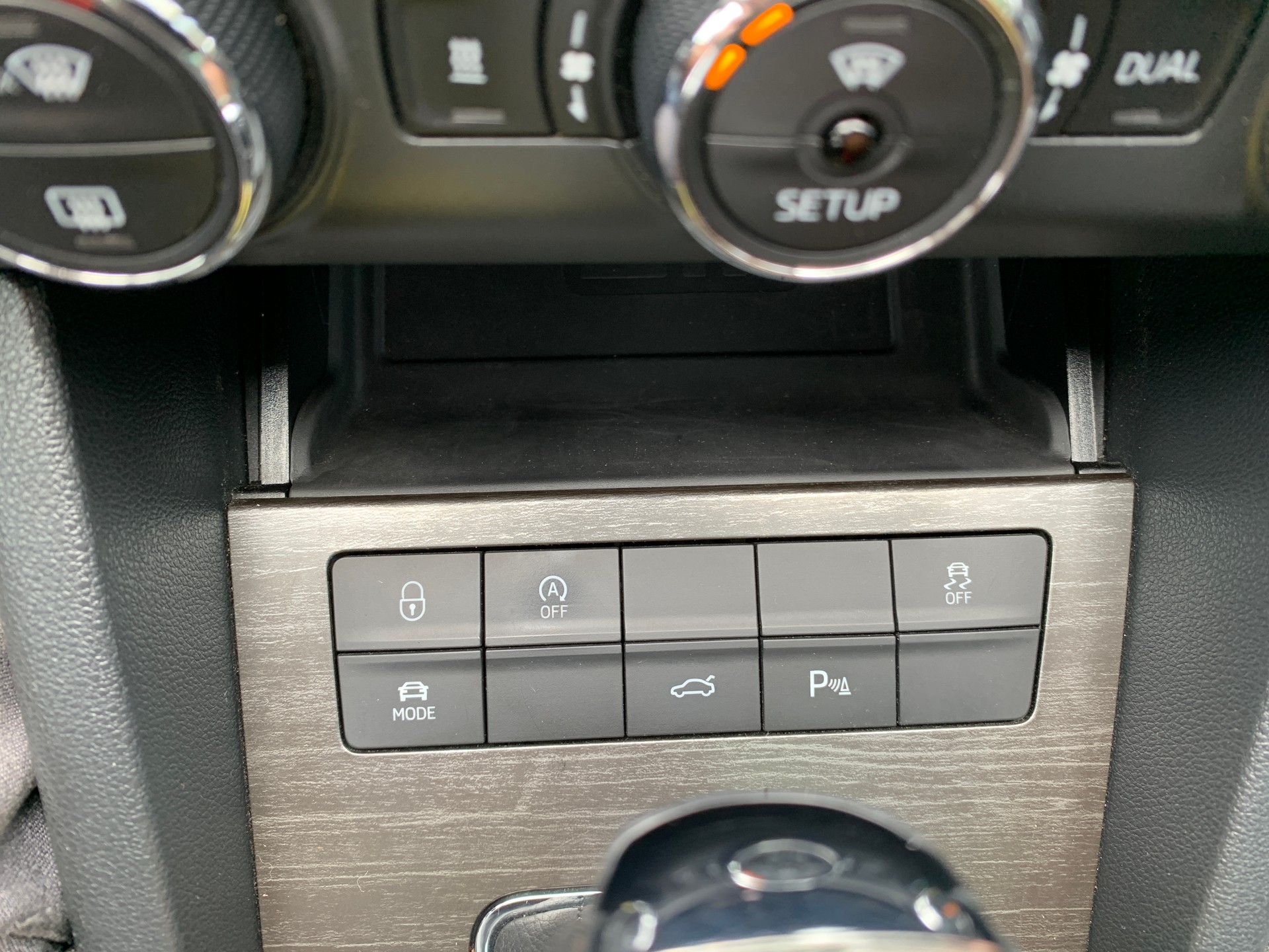 SKODA Octavia Combi 2.0 TDI Scout 4x4 DSG-image-16