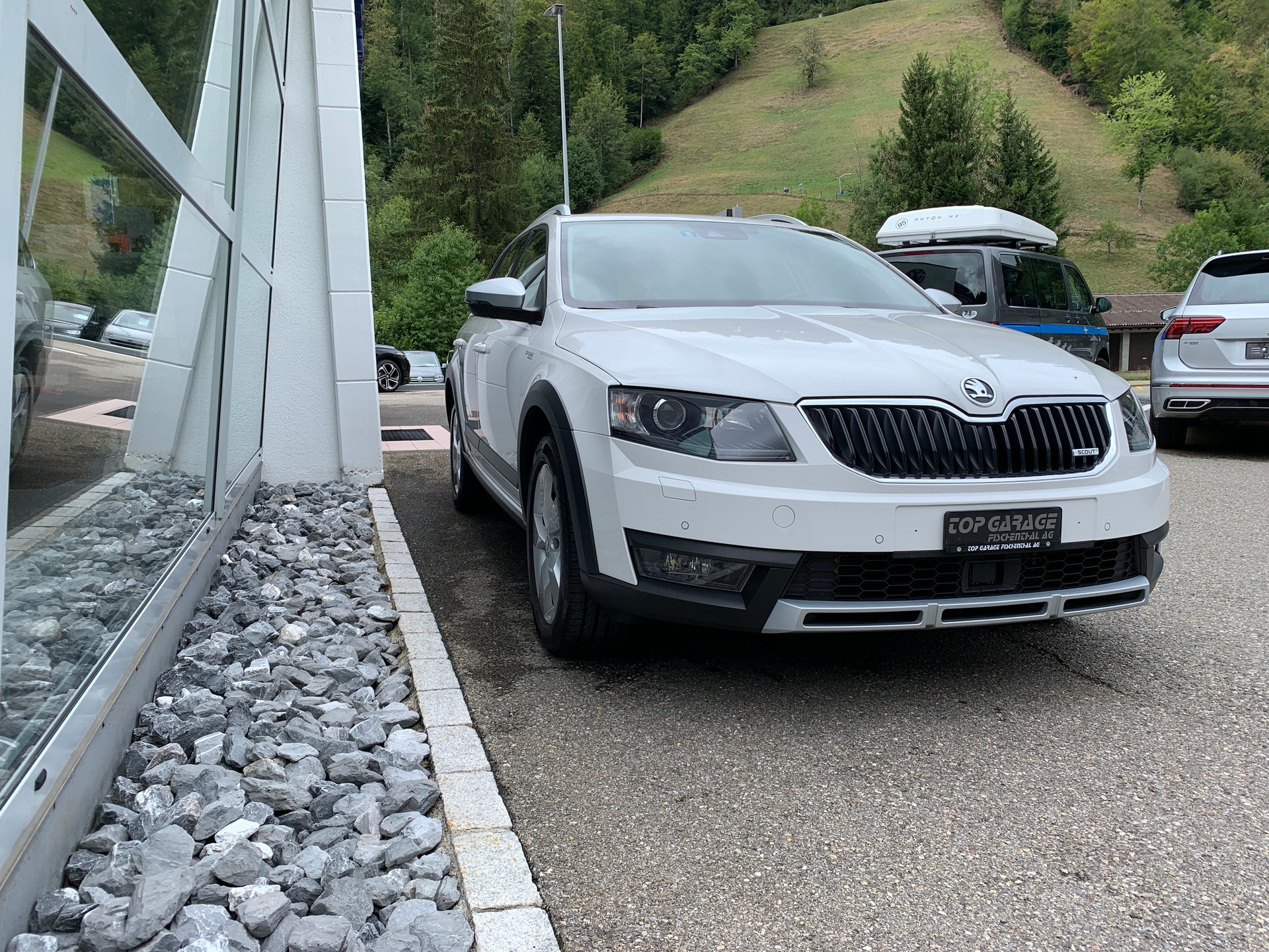 SKODA Octavia Combi 2.0 TDI Scout 4x4 DSG-image-2