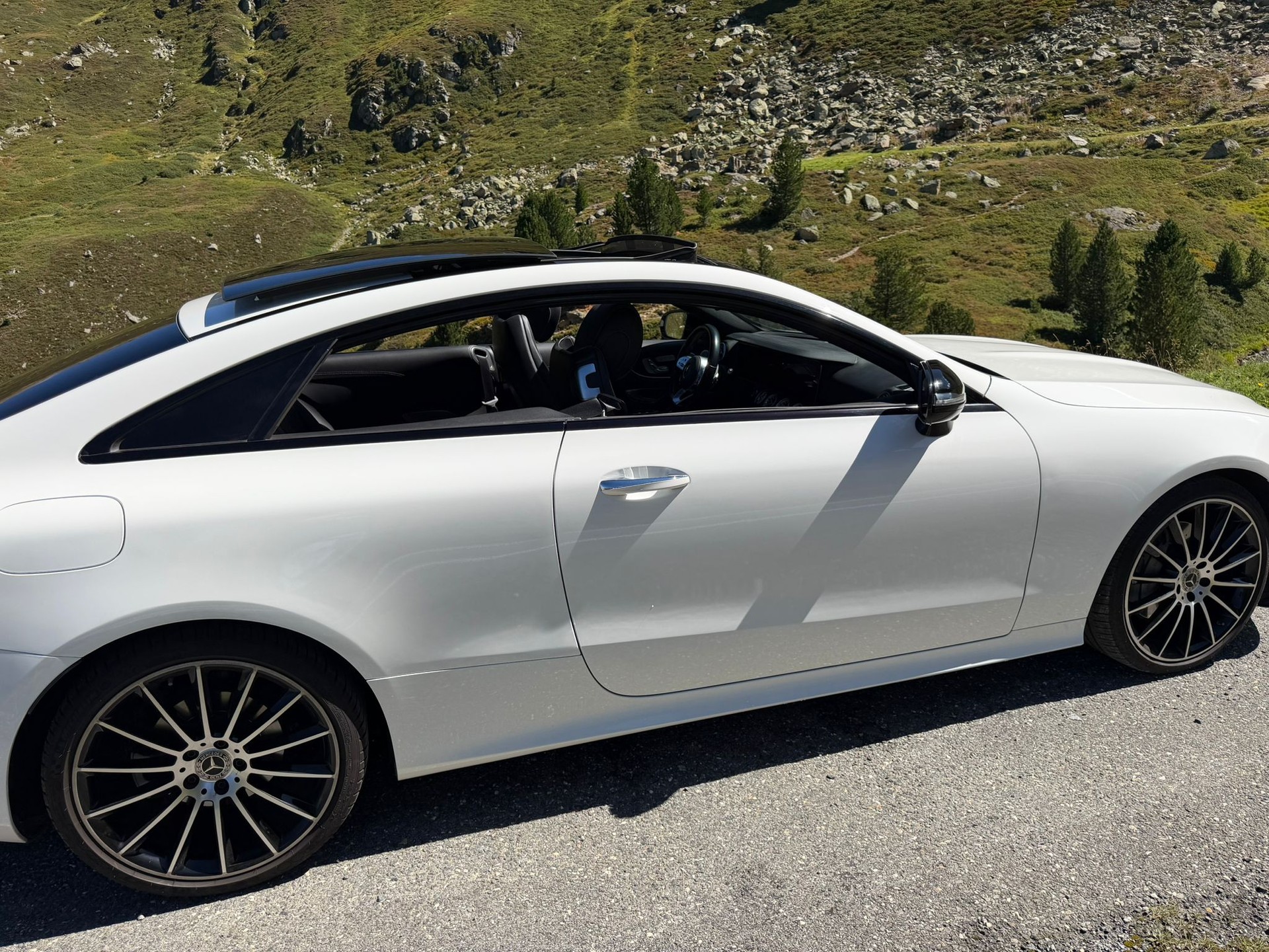 MERCEDES-BENZ E 200 AMG Line 4matic 9G-Tronic Ch-Fahrzeug/Frische MFK/Panoramadach/Sitzluftung/Head Up/Burmester uvm.-image-8