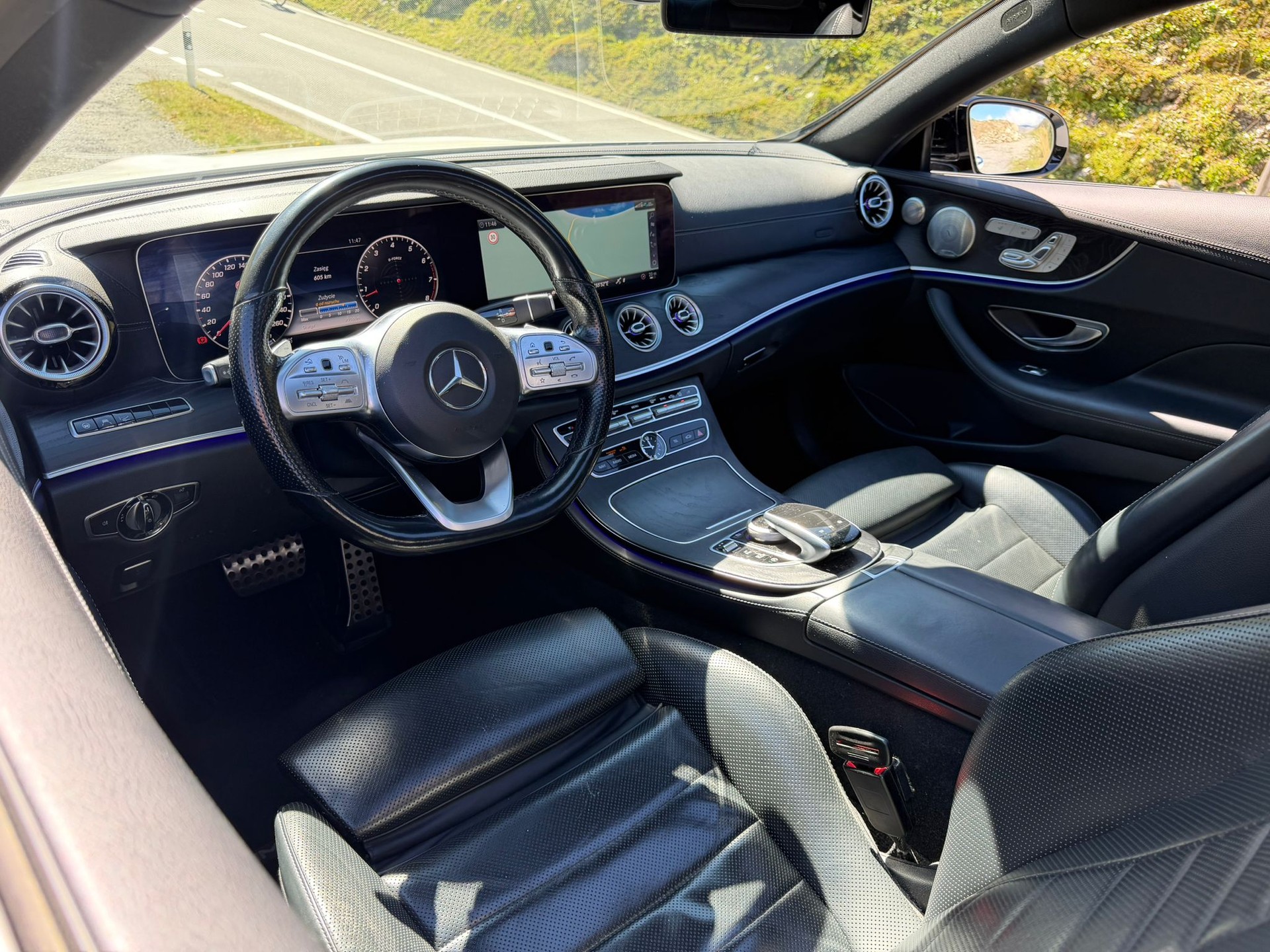 MERCEDES-BENZ E 200 AMG Line 4matic 9G-Tronic Ch-Fahrzeug/Frische MFK/Panoramadach/Sitzluftung/Head Up/Burmester uvm.-image-16