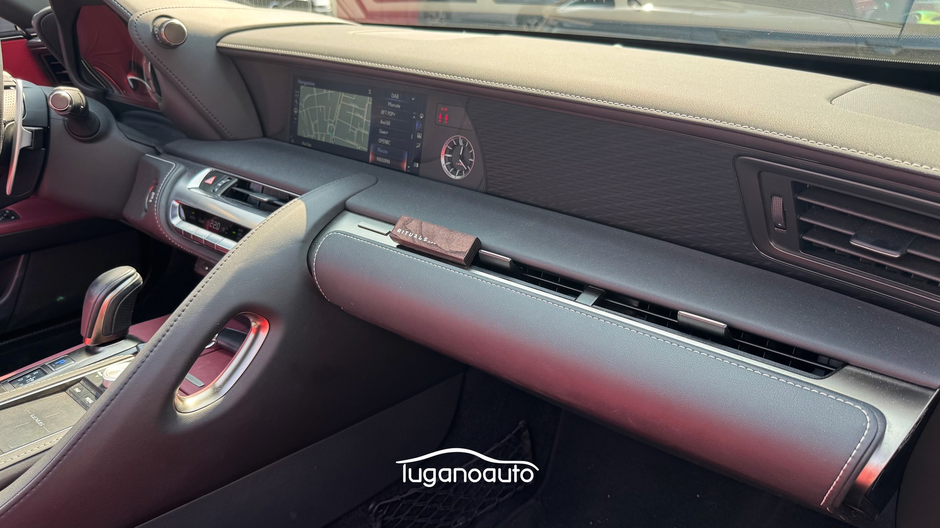 LEXUS LC 500 Cabriolet V8 Bespoke Automatic-image-10