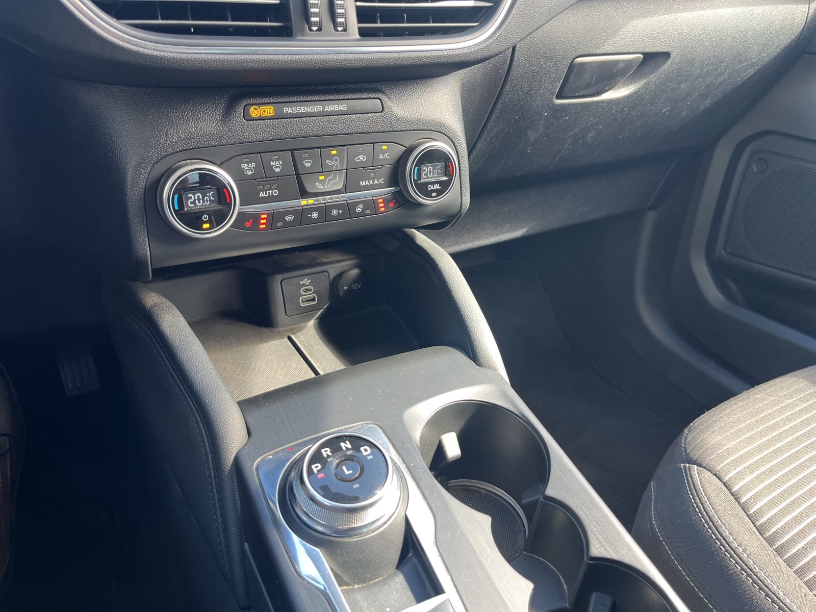 FORD Kuga 2.5 PHEV Titanium 2WD-image-14