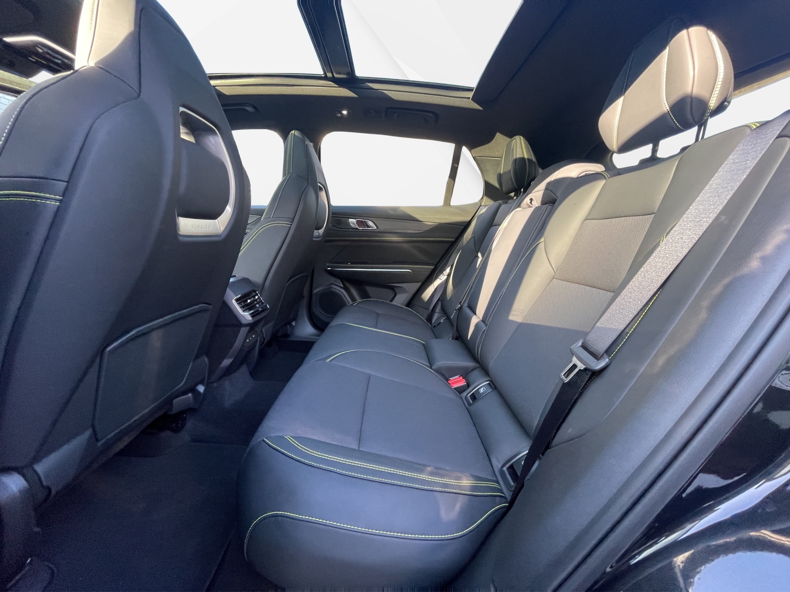 LYNK & CO 01 1.5 PHEV More-image-13