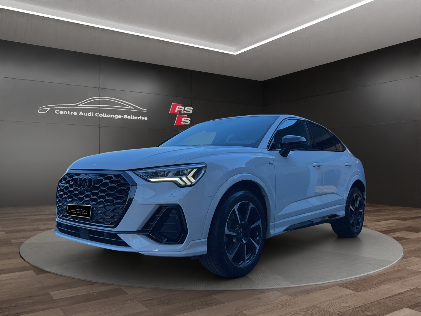 AUDI Q3 Sportback 40 TFSI S line quattro S-tronic-image-0