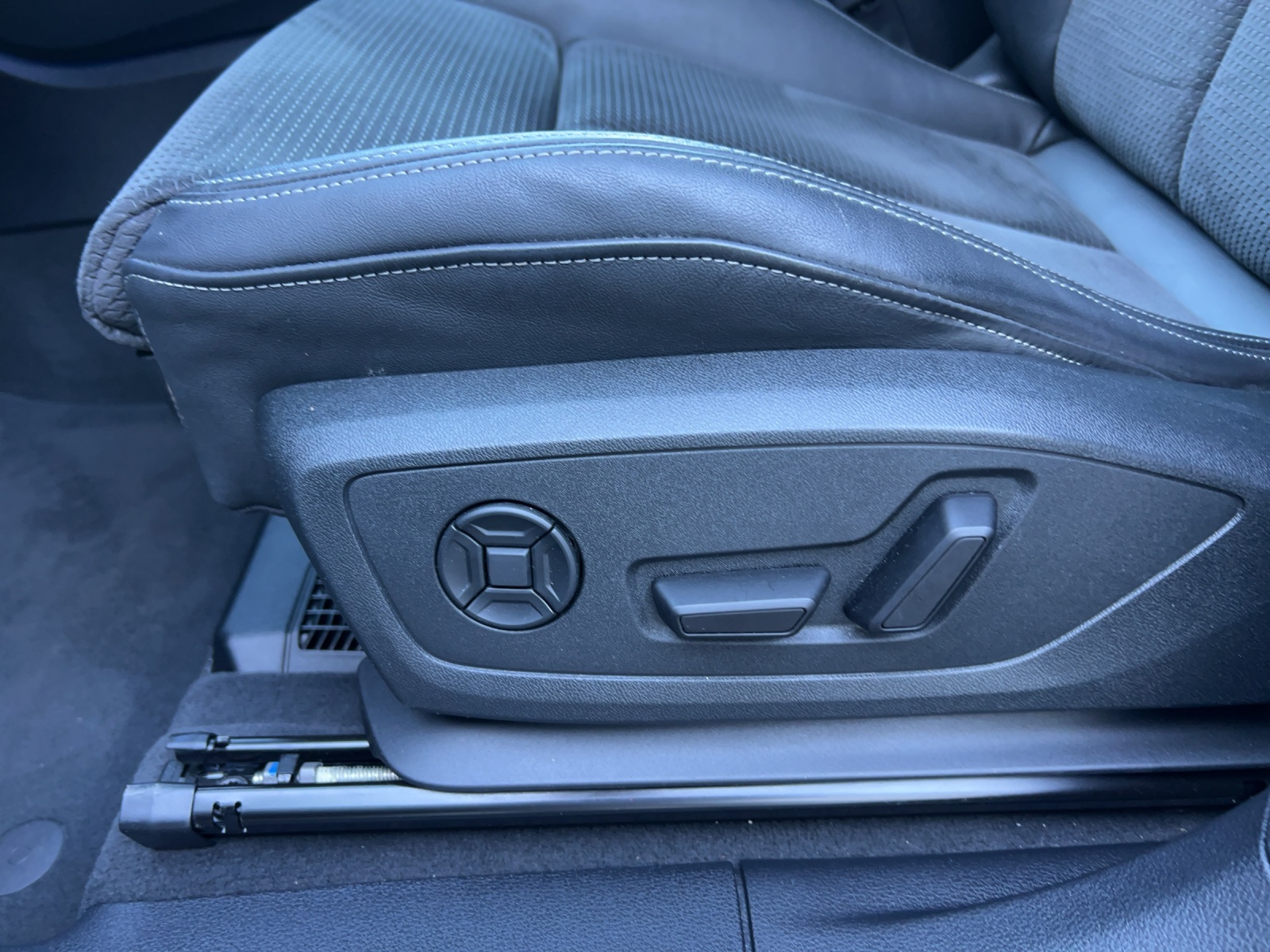 AUDI Q3 Sportback 40 TFSI S line quattro S-tronic-image-19