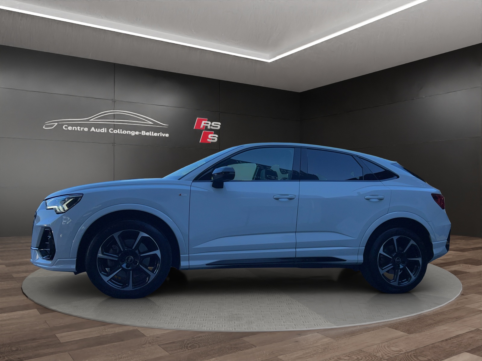 AUDI Q3 Sportback 40 TFSI S line quattro S-tronic-image-2