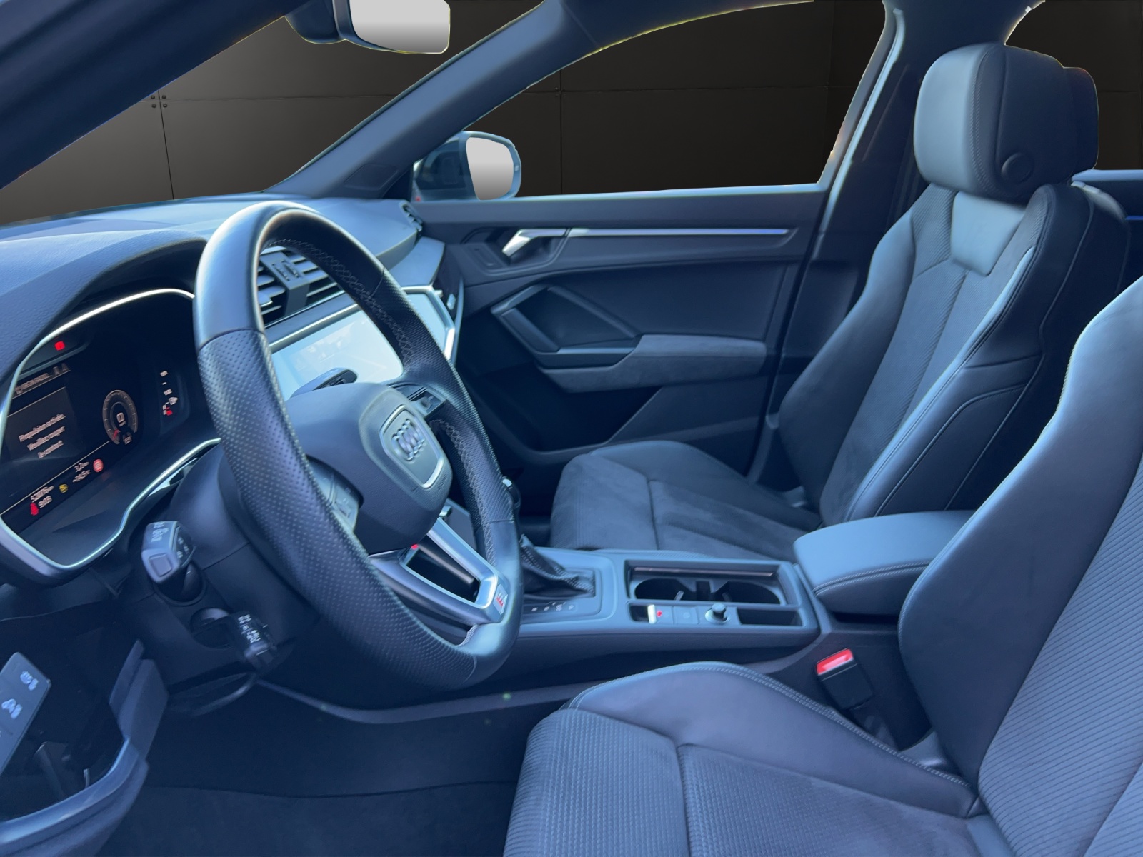 AUDI Q3 Sportback 40 TFSI S line quattro S-tronic-image-8
