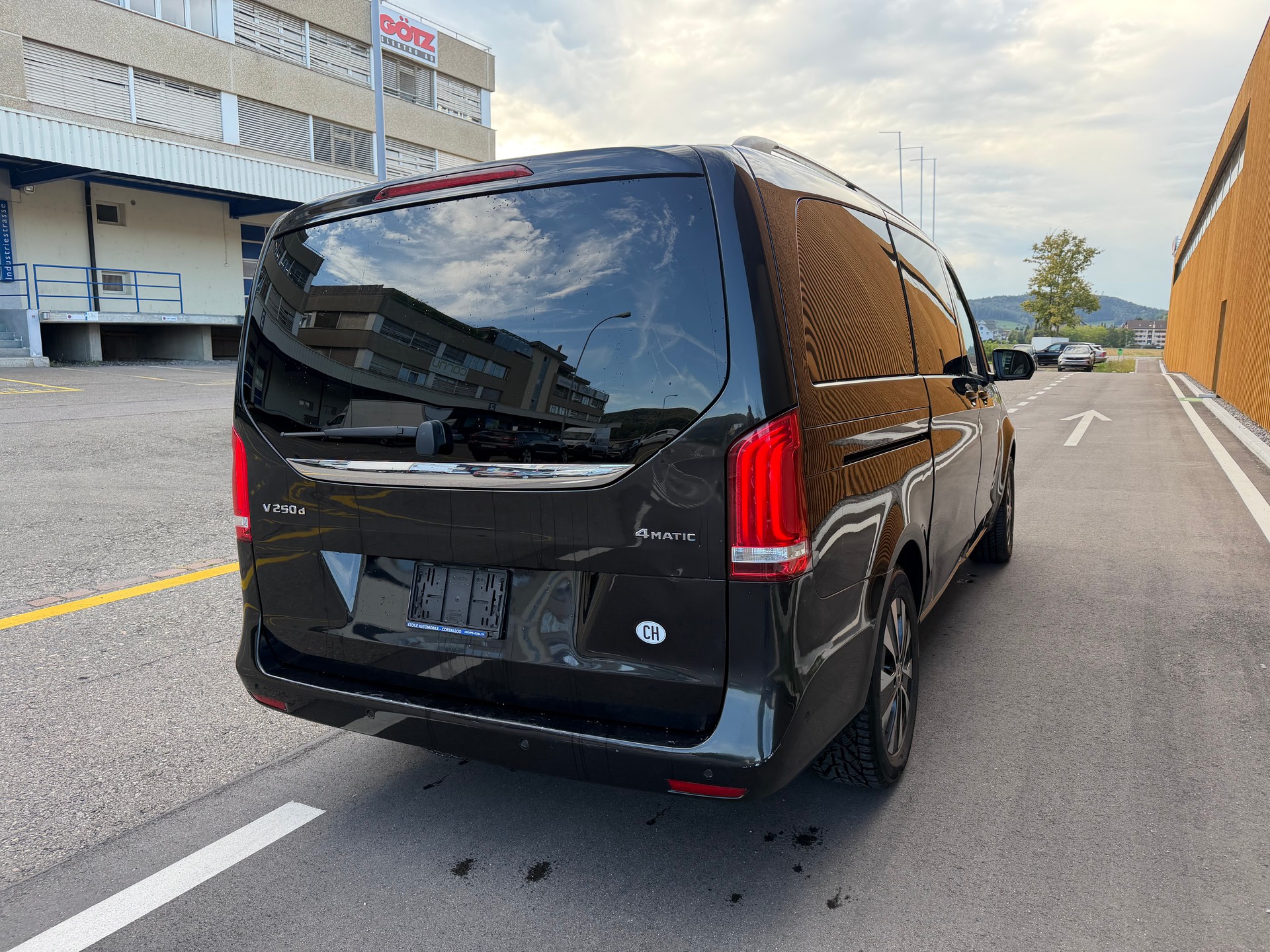 MERCEDES-BENZ V 250 d lang Trend 4Matic 9G-Tronic-image-3
