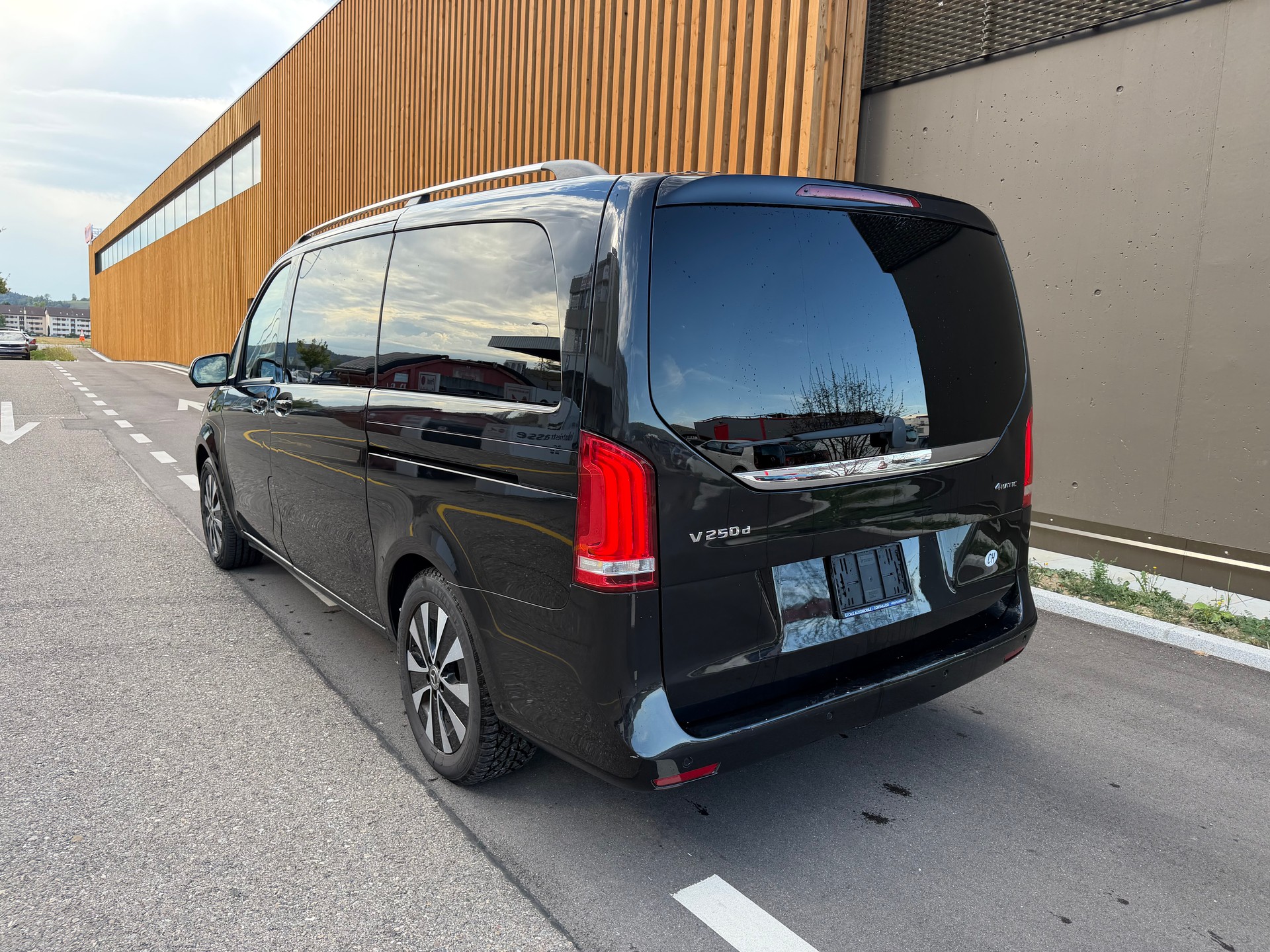 MERCEDES-BENZ V 250 d lang Trend 4Matic 9G-Tronic-image-2