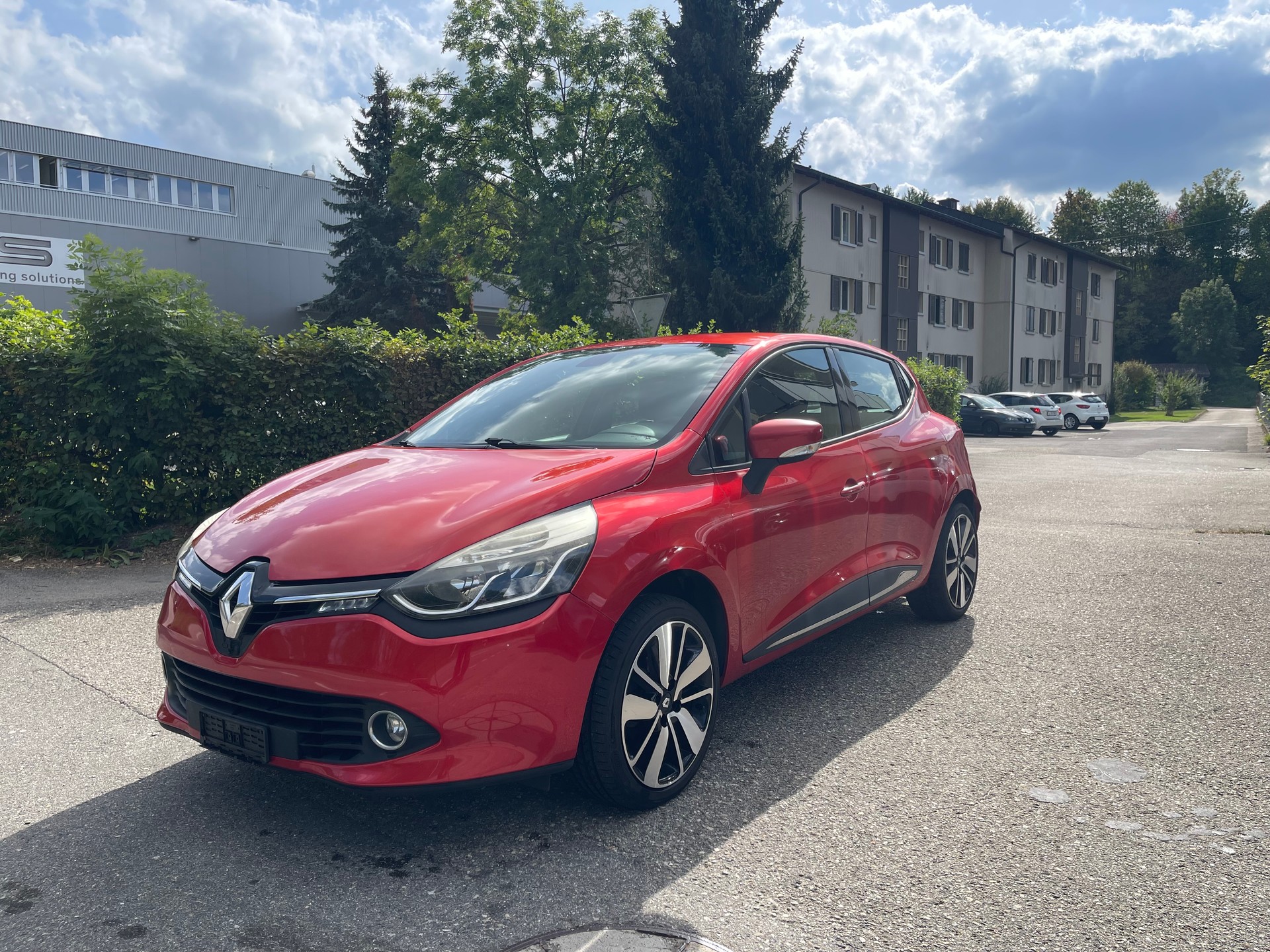 RENAULT Clio 0.9 12V Swiss Edition-image-0