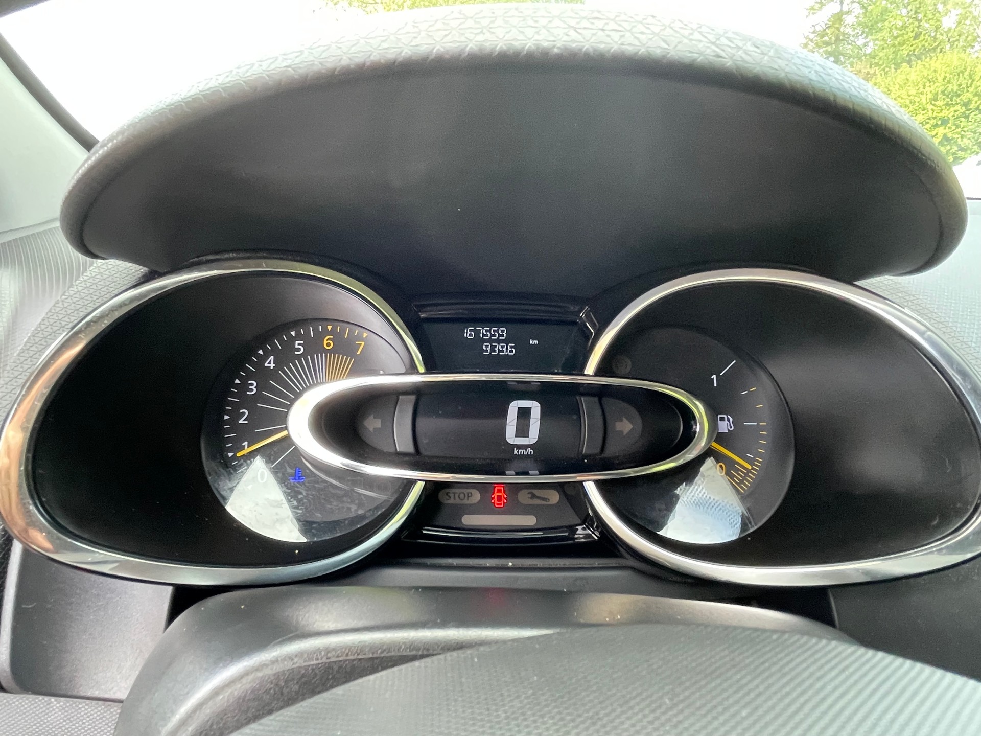 RENAULT Clio 0.9 12V Swiss Edition-image-12