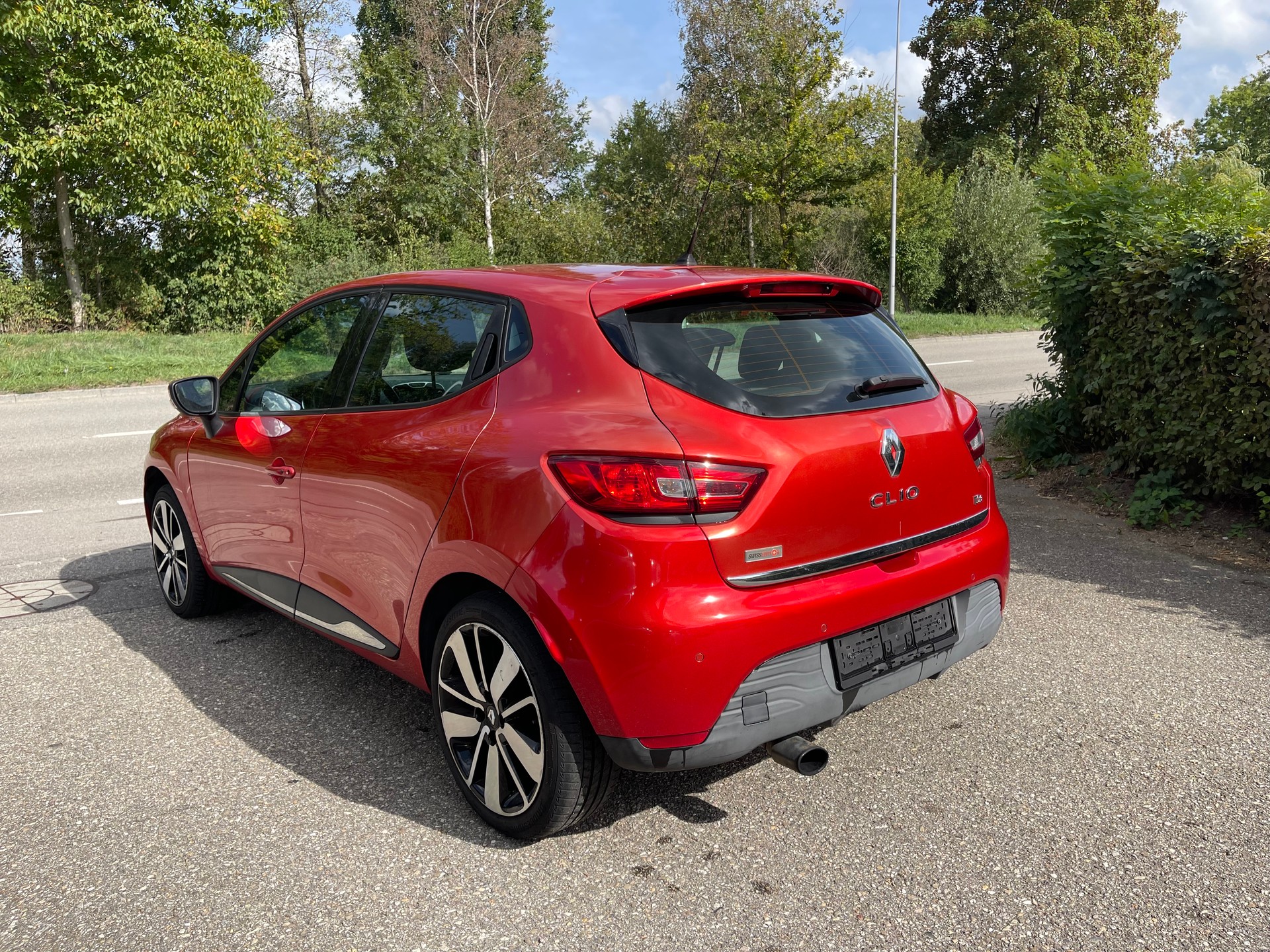 RENAULT Clio 0.9 12V Swiss Edition-image-2