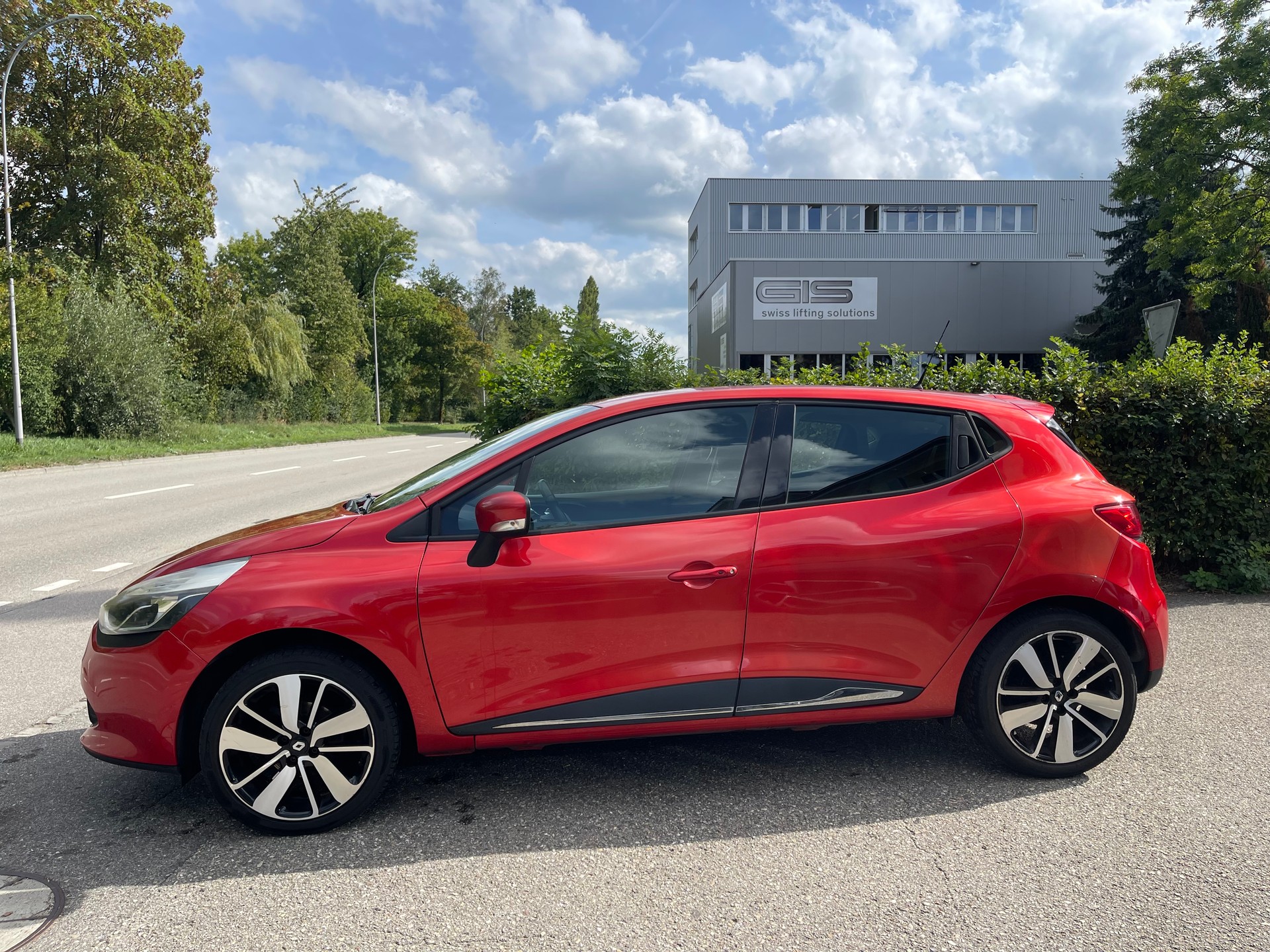 RENAULT Clio 0.9 12V Swiss Edition-image-1