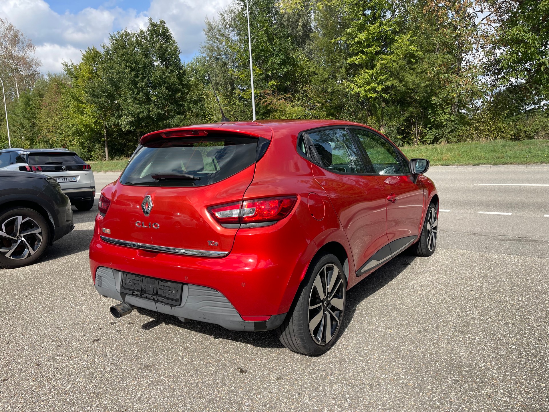 RENAULT Clio 0.9 12V Swiss Edition-image-4