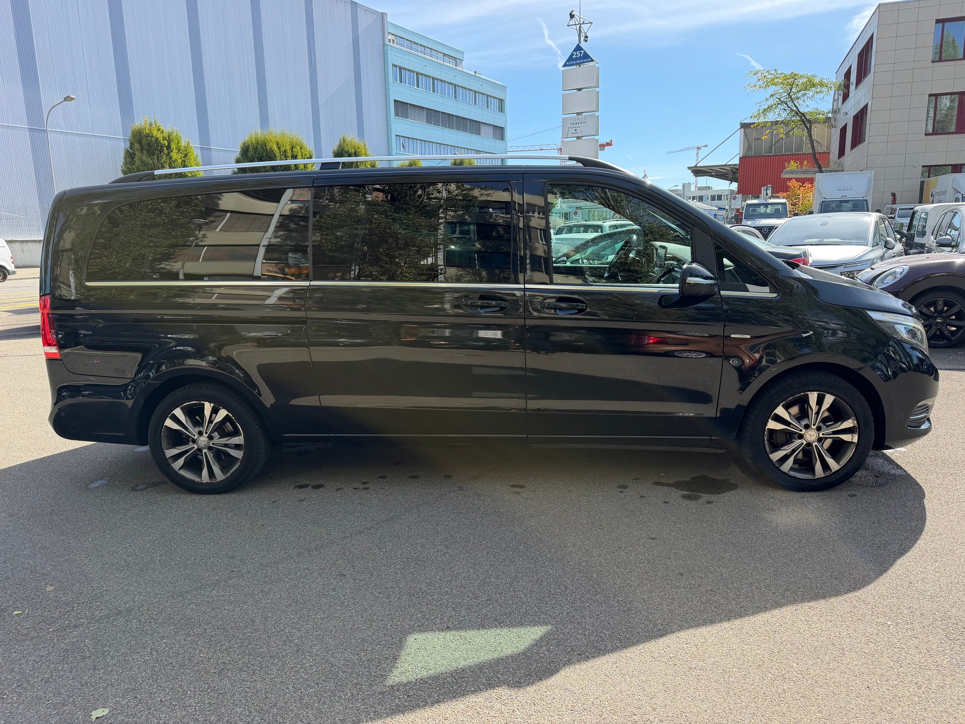 MERCEDES-BENZ V 250 d Avantgarde extralang 4M 7G-Tronic-image-3