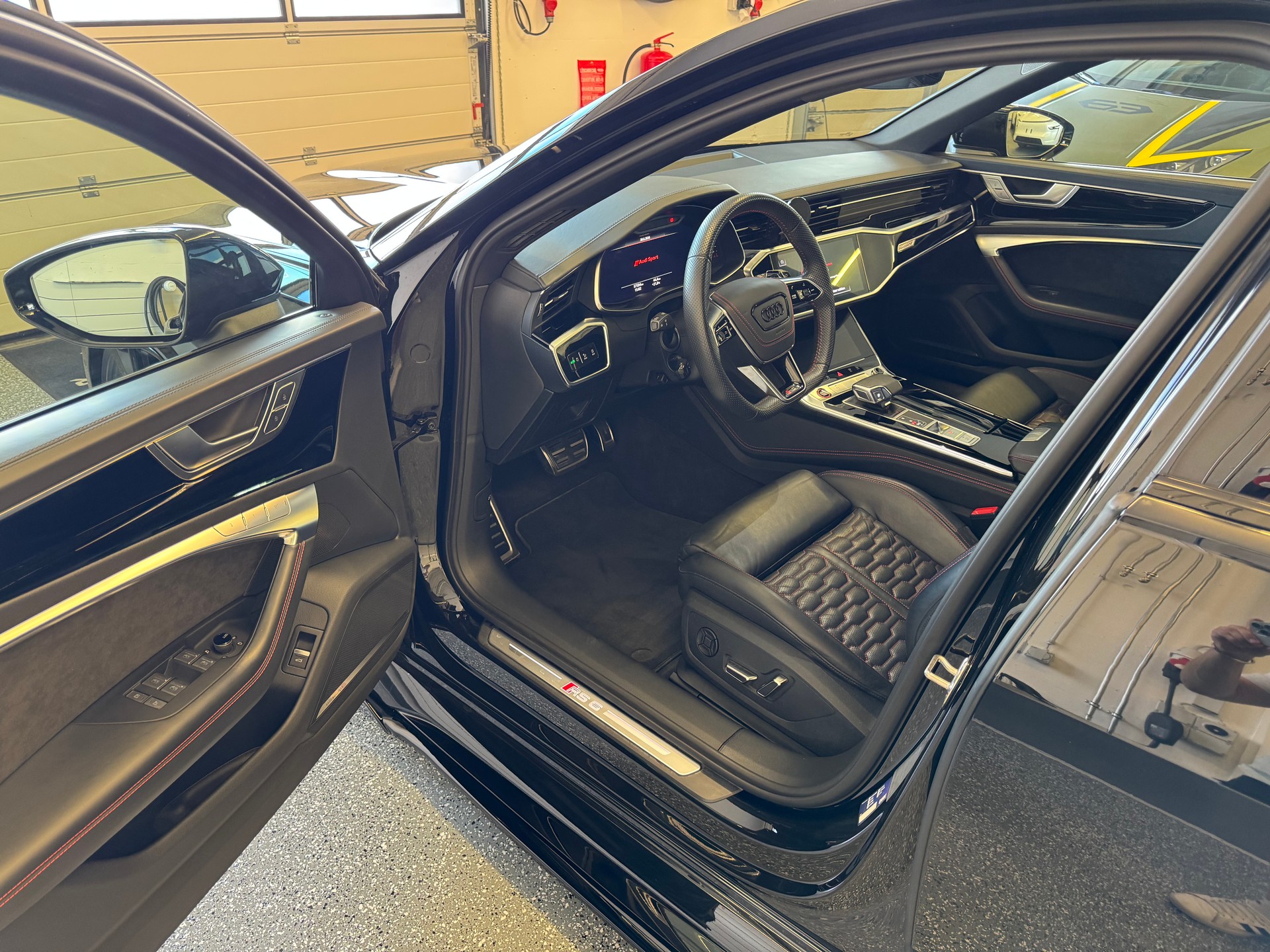 AUDI RS6 Avant 4.0 TFSI V8 quattro, CH Fahrzeug, Keramik, KW V4, BTM-image-11