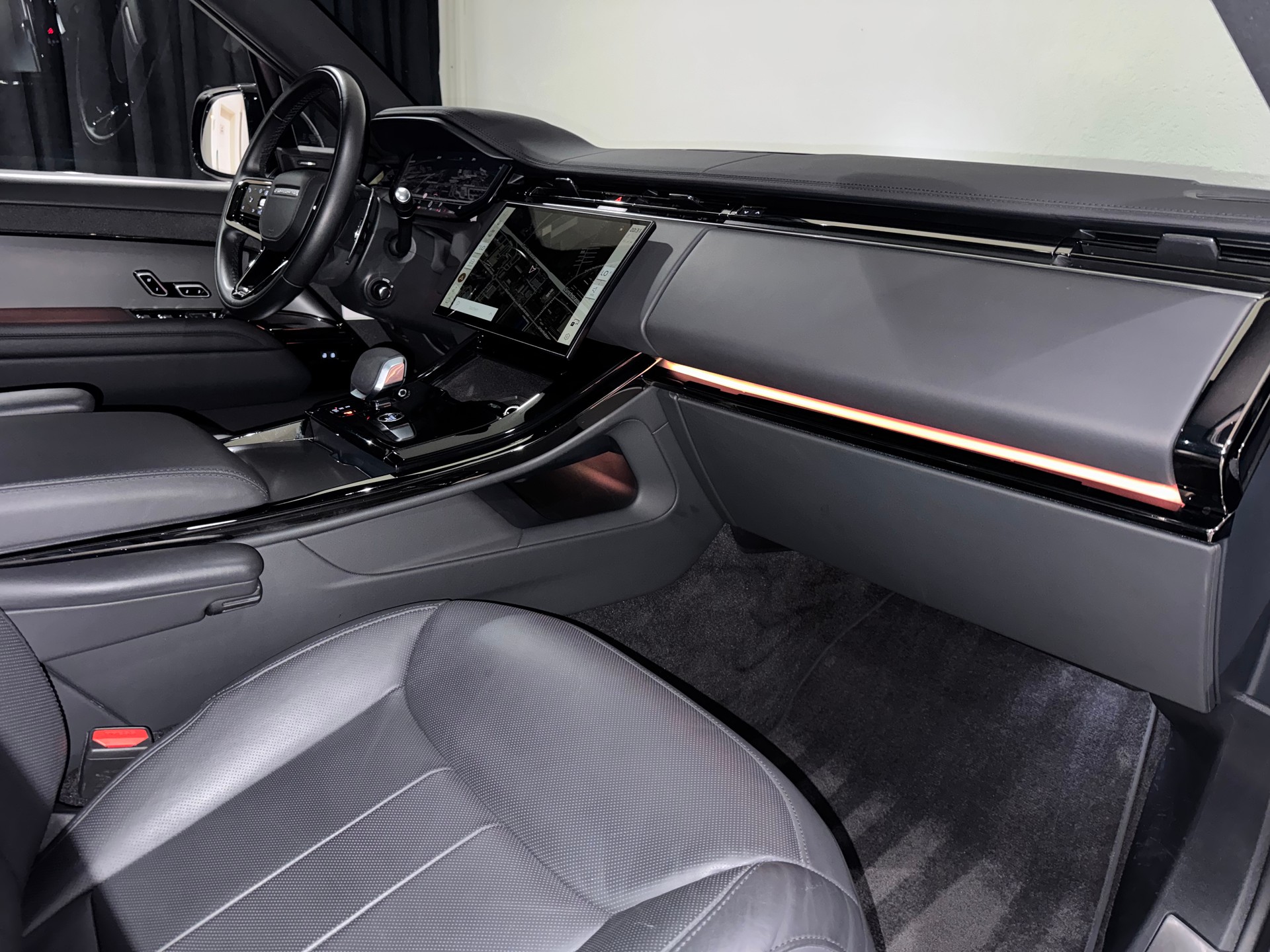 LAND ROVER Range Rover D300 3.0D I6 MHEV SE Automatic | Werksgarantie | CH |-image-10