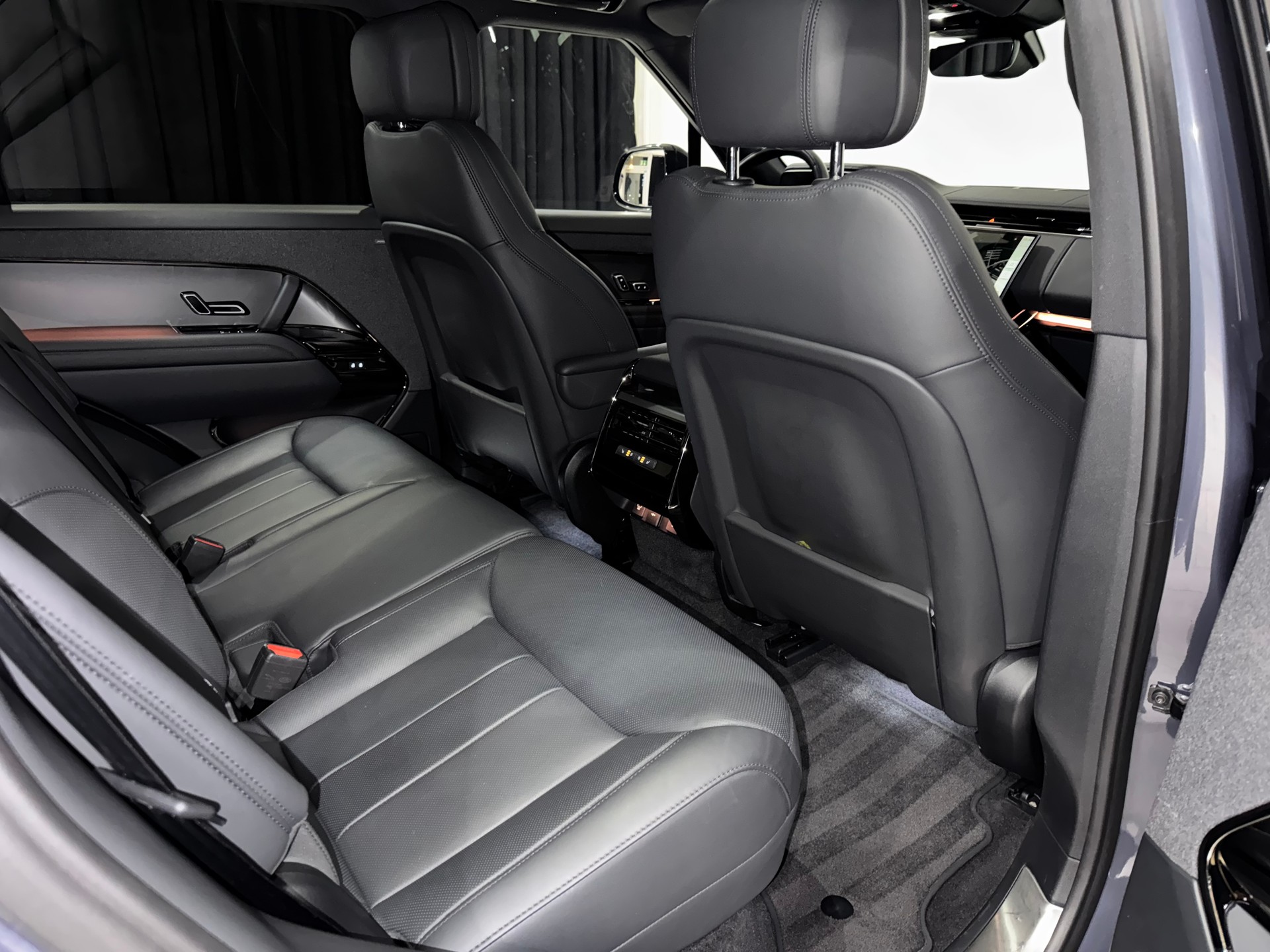 LAND ROVER Range Rover D300 3.0D I6 MHEV SE Automatic | Werksgarantie | CH |-image-13
