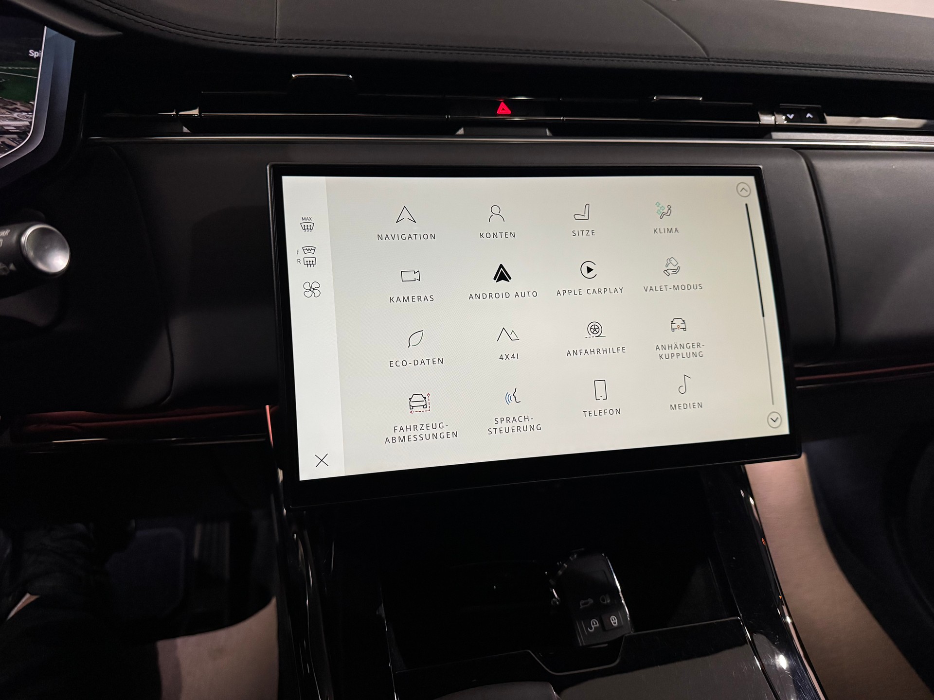 LAND ROVER Range Rover D300 3.0D I6 MHEV SE Automatic | Werksgarantie | CH |-image-21