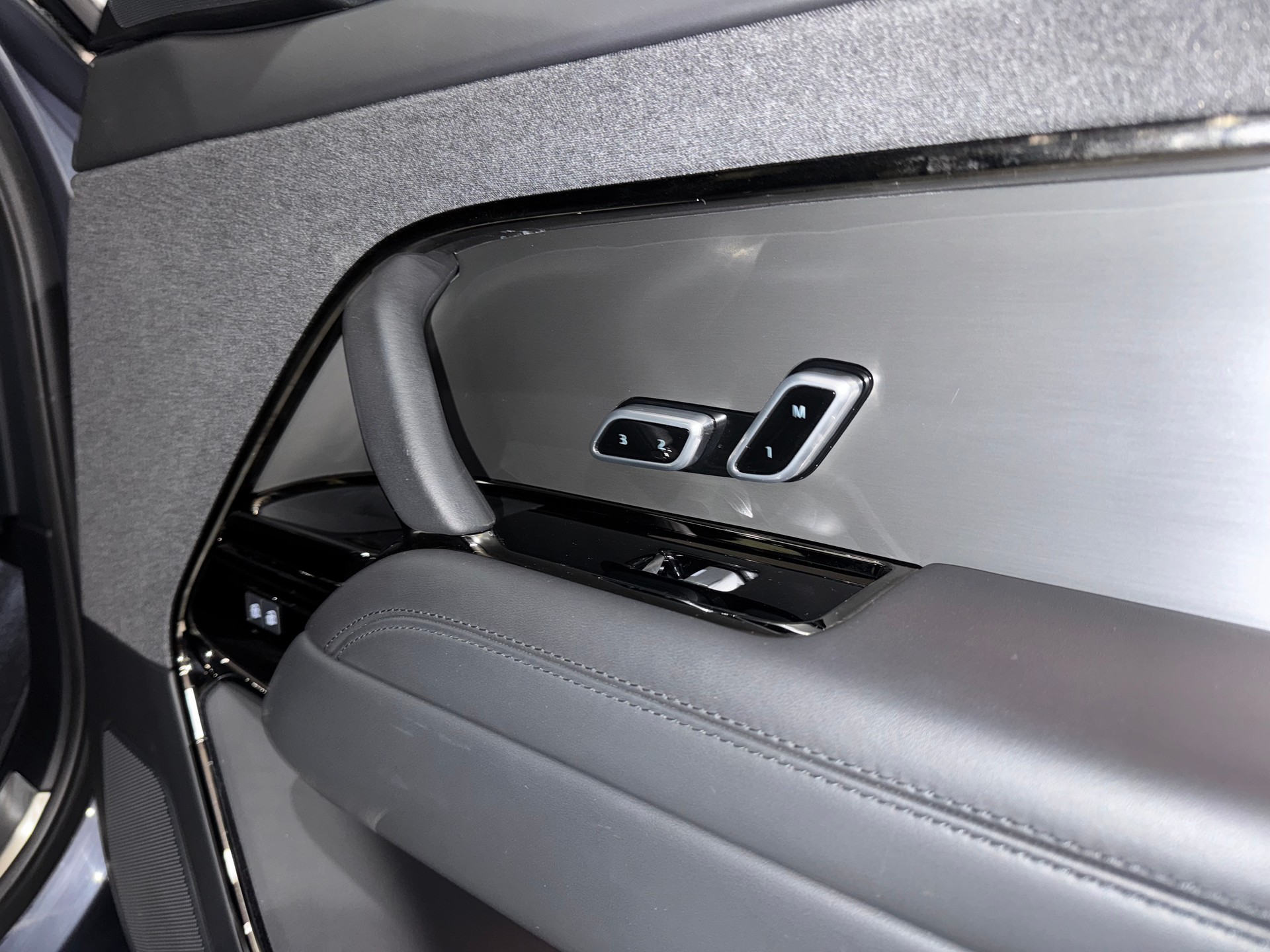 LAND ROVER Range Rover D300 3.0D I6 MHEV SE Automatic | Werksgarantie | CH |-image-15