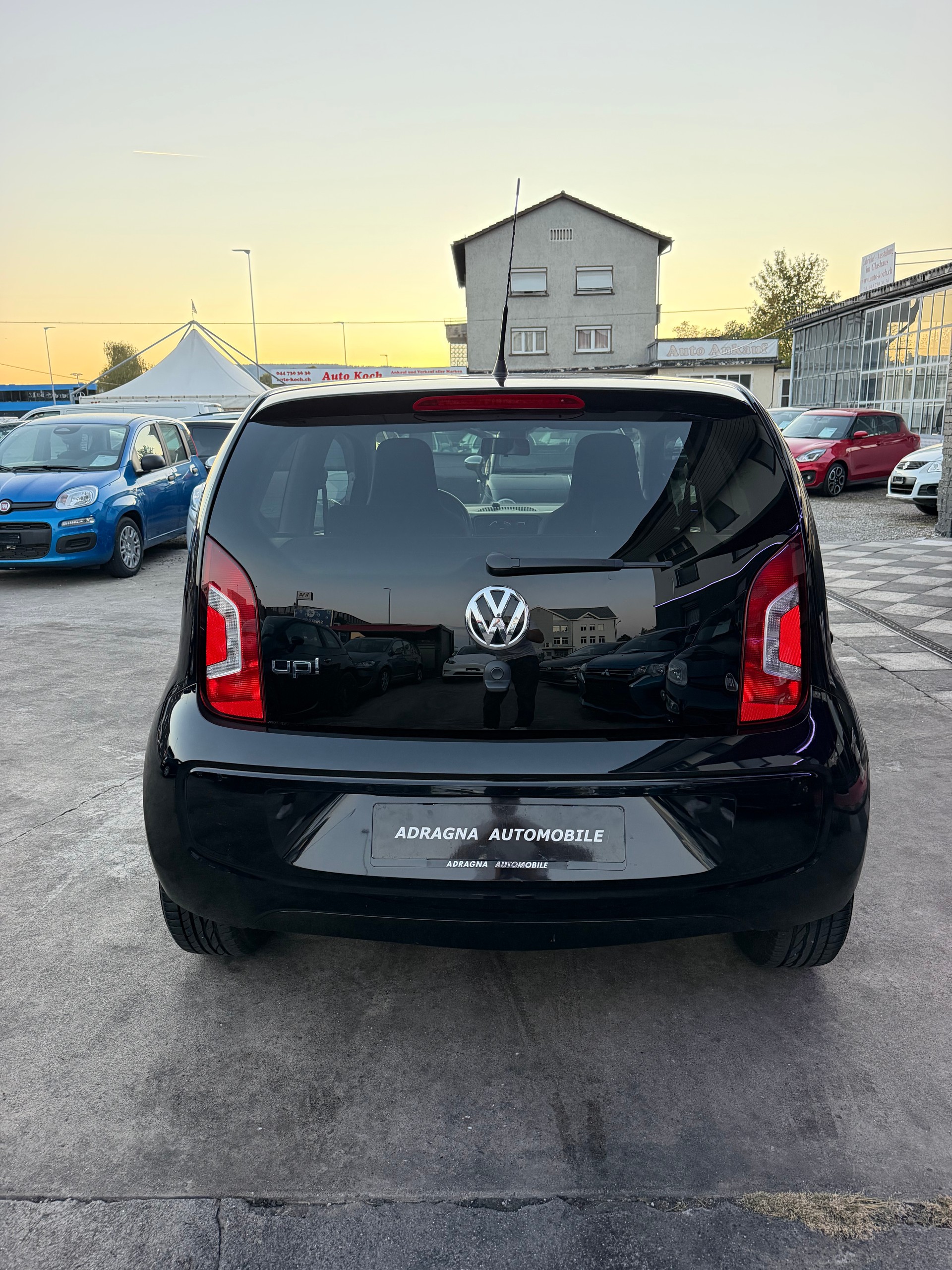 VW Up 1.0 black up Art on Ice ASG-image-6
