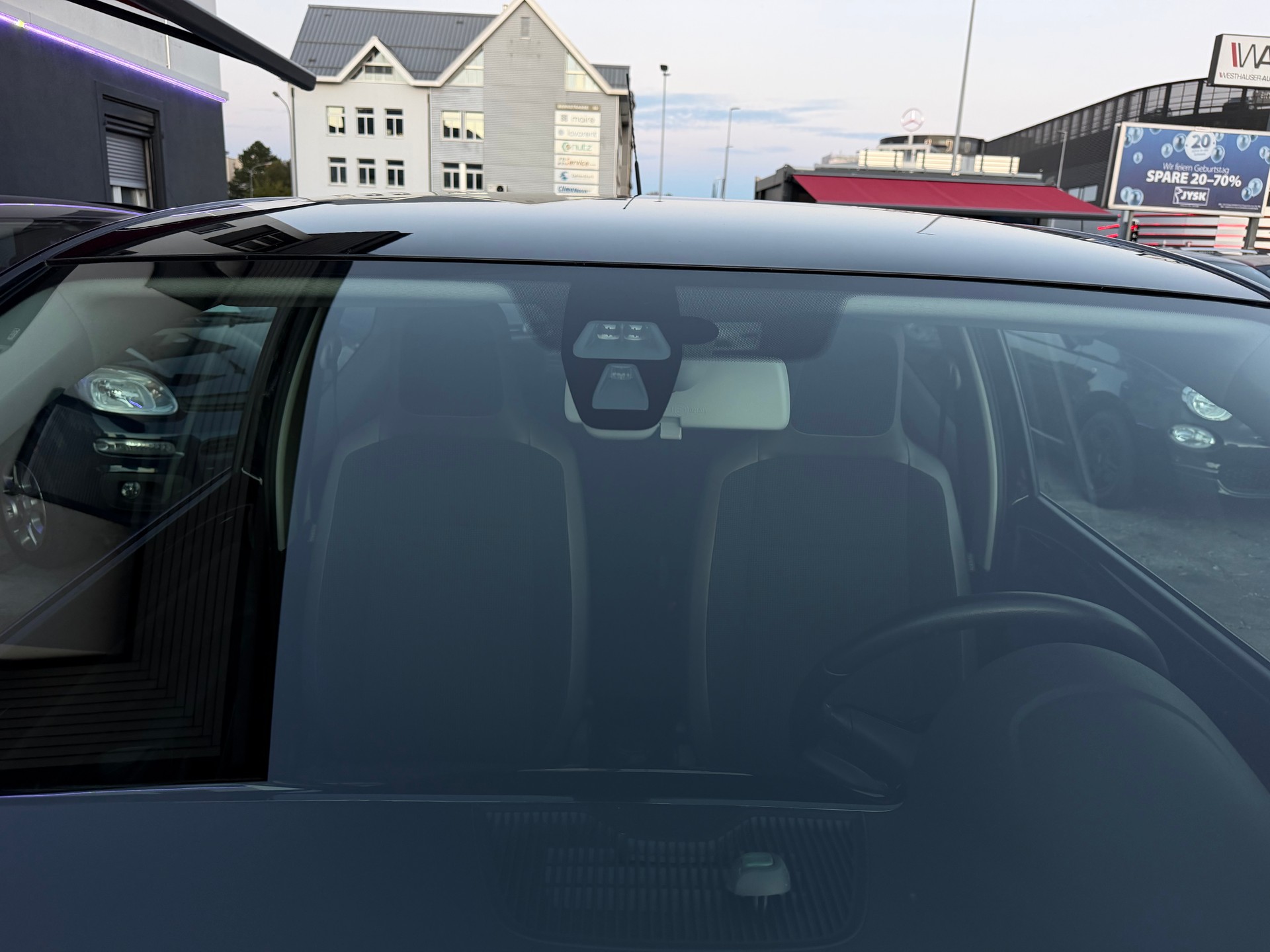 VW Up 1.0 black up Art on Ice ASG-image-9
