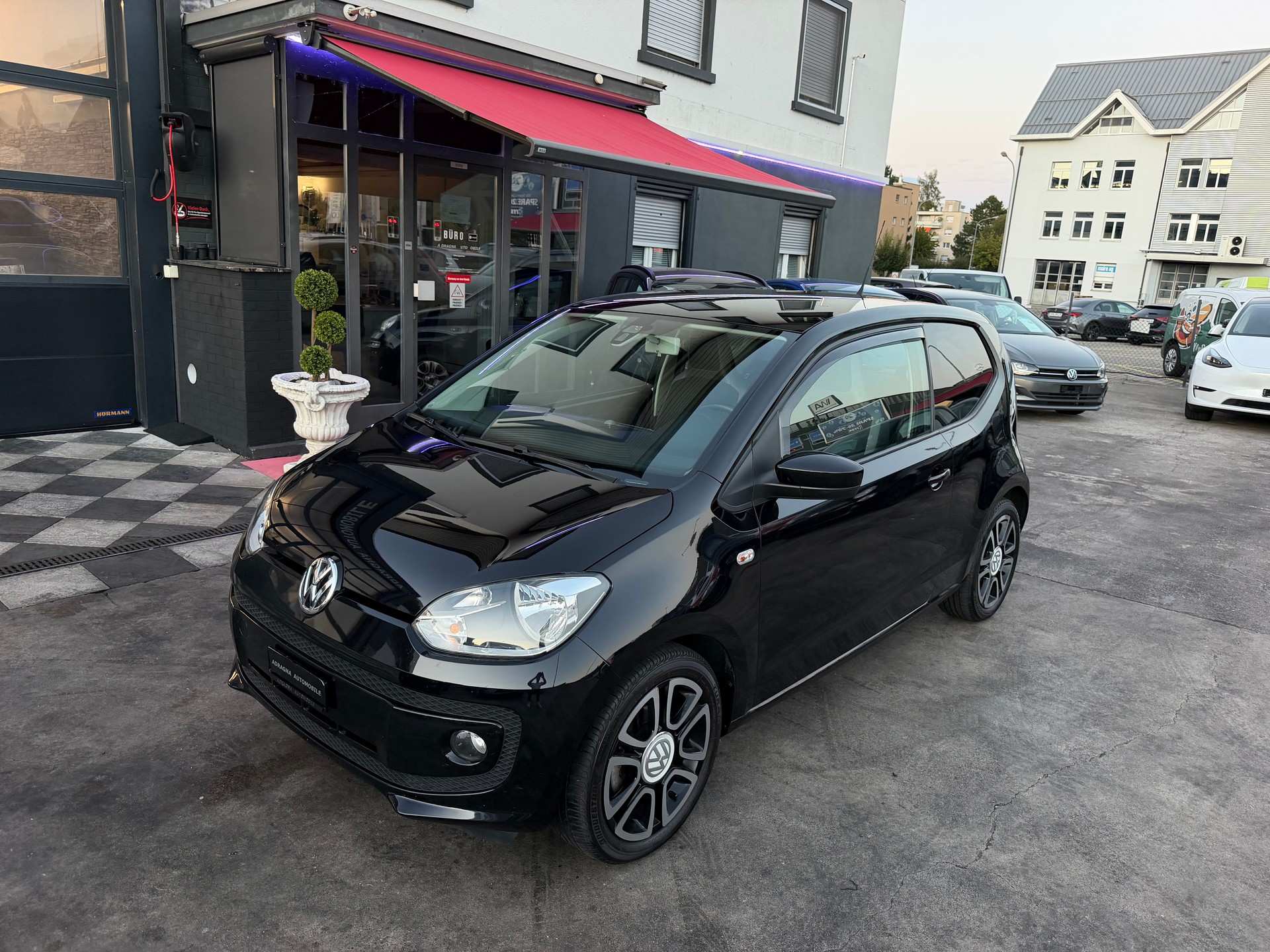 VW Up 1.0 black up Art on Ice ASG-image-3