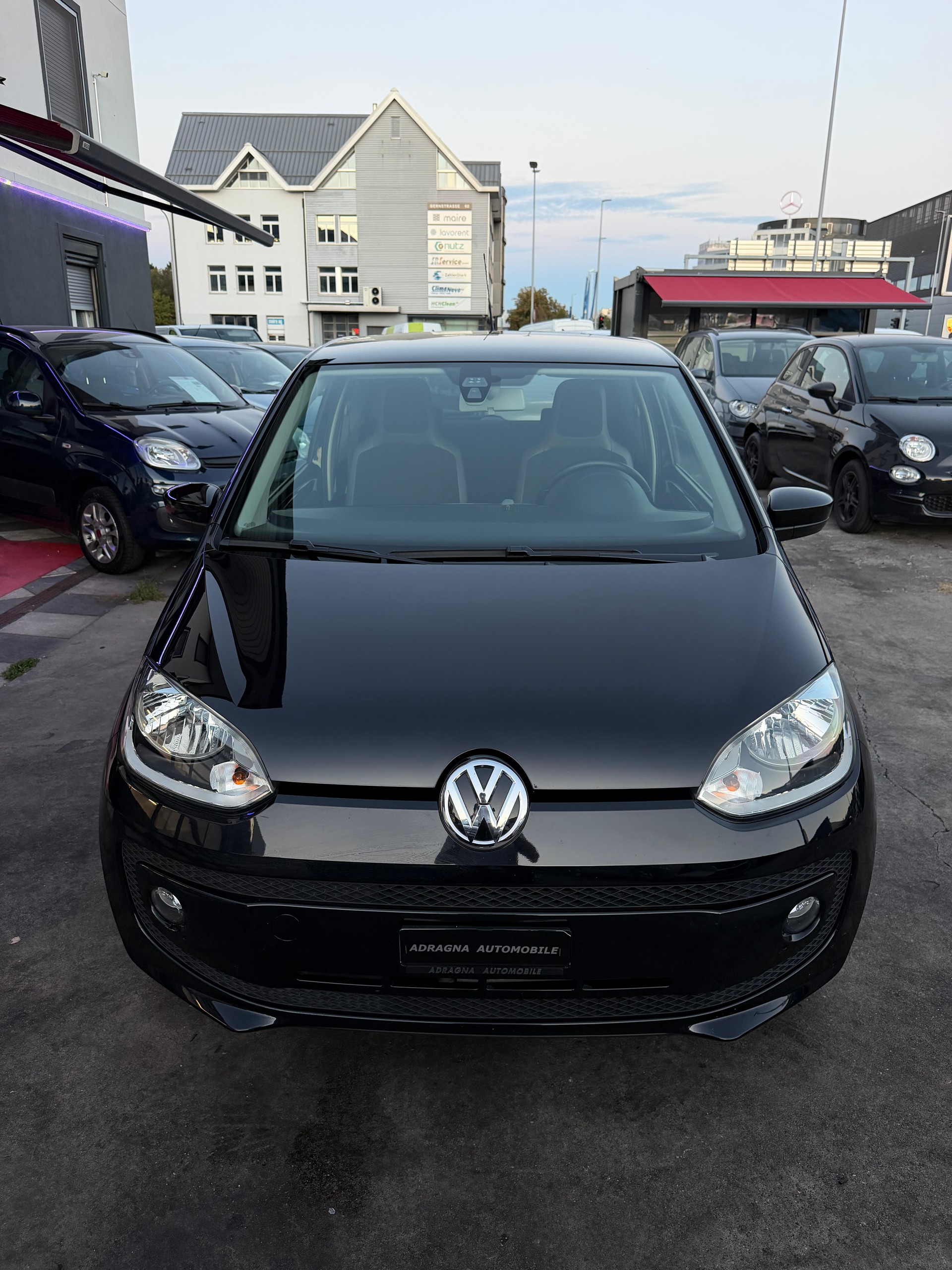 VW Up 1.0 black up Art on Ice ASG-image-8