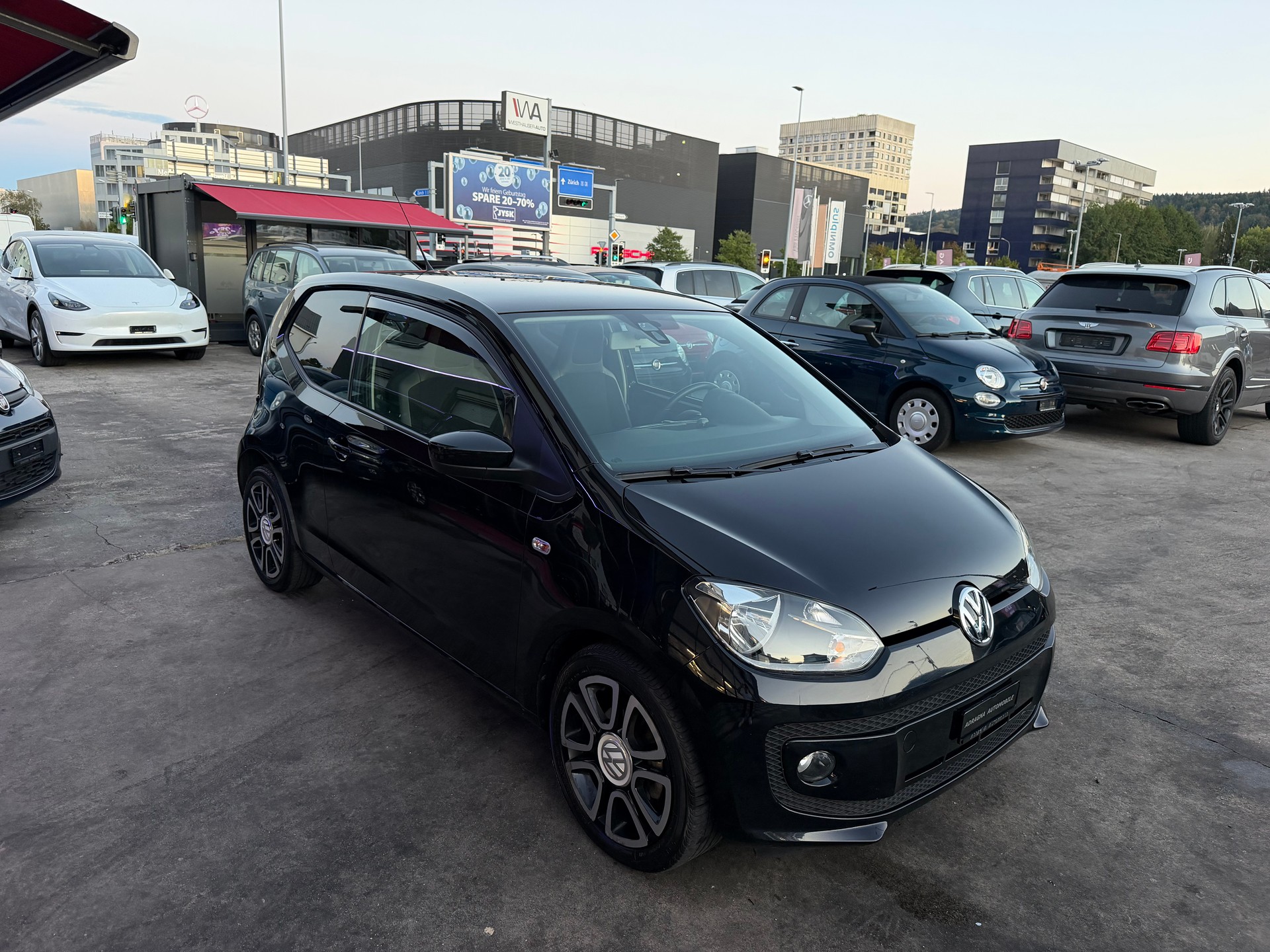 VW Up 1.0 black up Art on Ice ASG-image-7