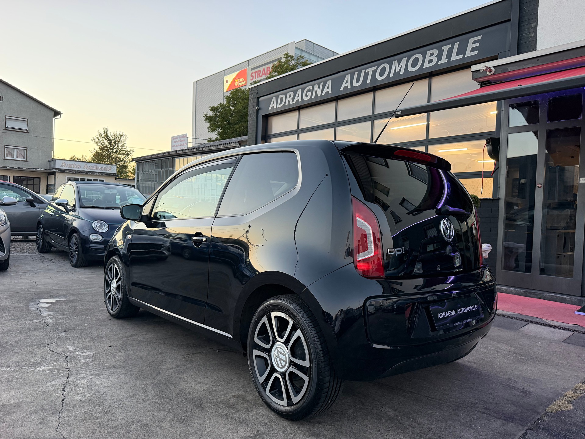 VW Up 1.0 black up Art on Ice ASG-image-5