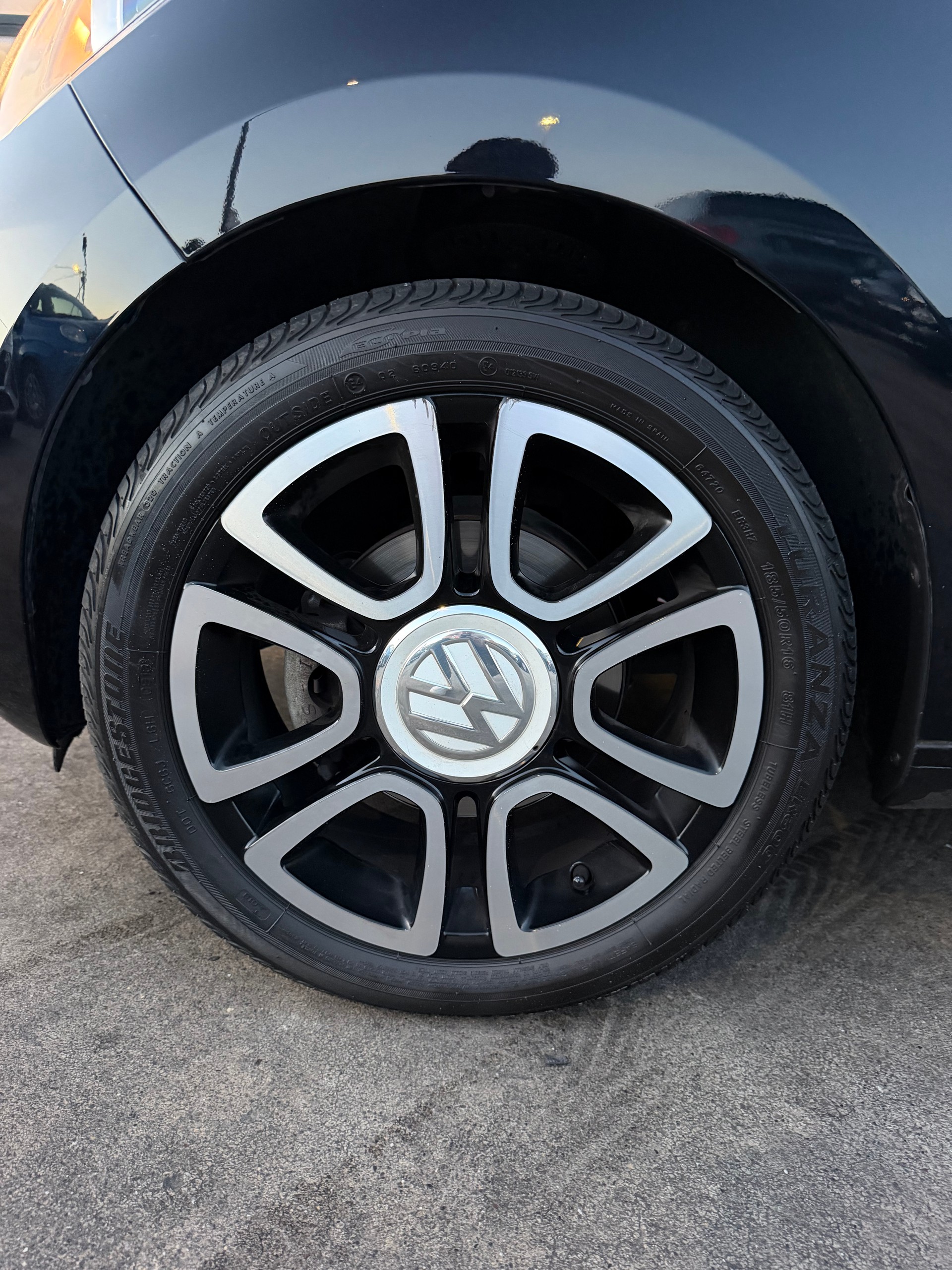 VW Up 1.0 black up Art on Ice ASG-image-21