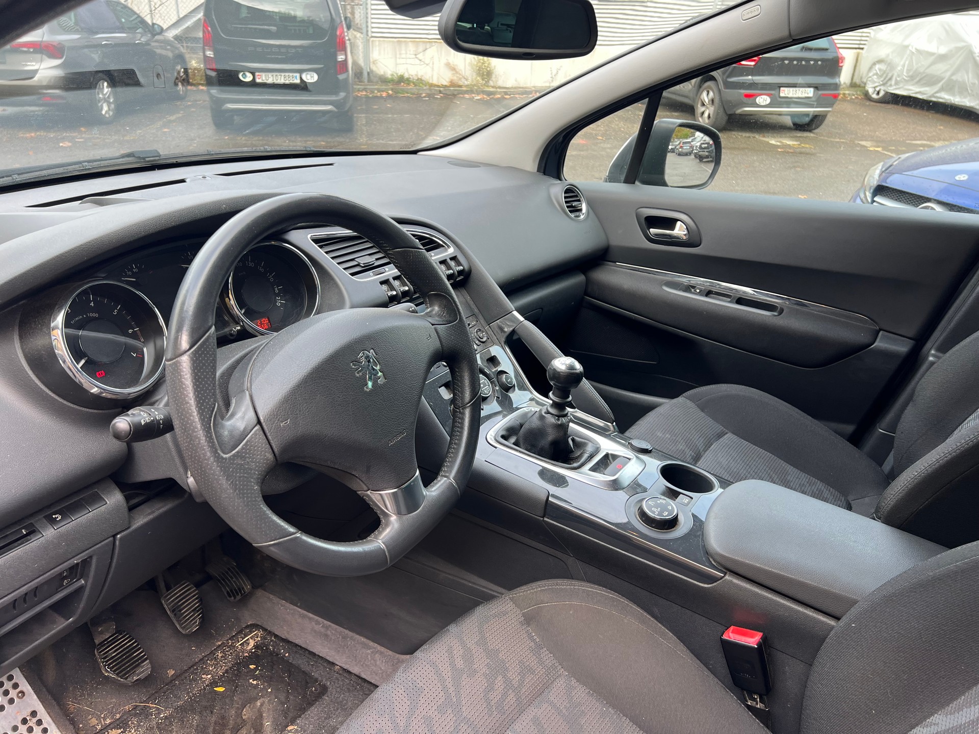 PEUGEOT 3008 1.6 16V T Allure-image-9