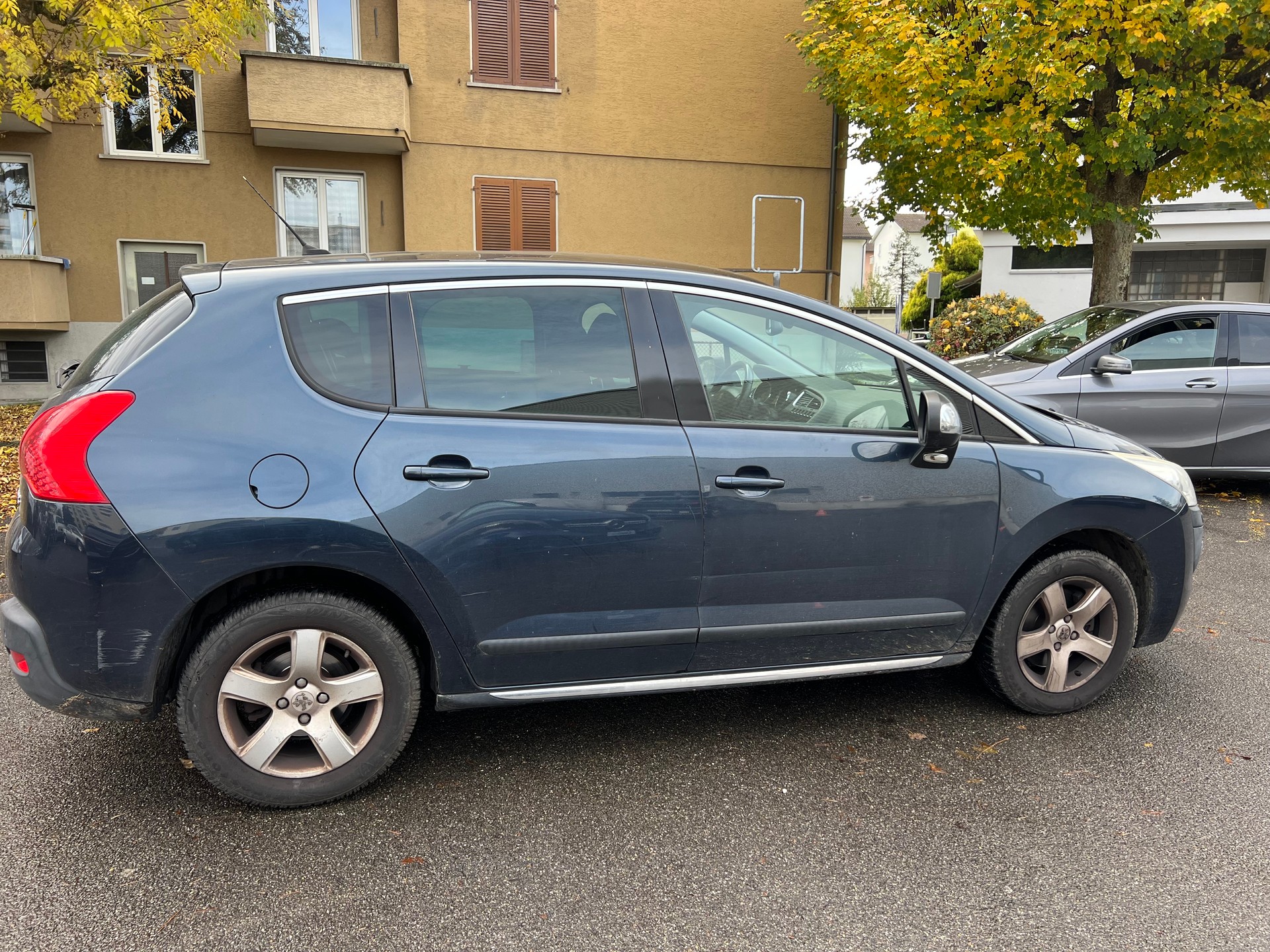 PEUGEOT 3008 1.6 16V T Allure-image-5