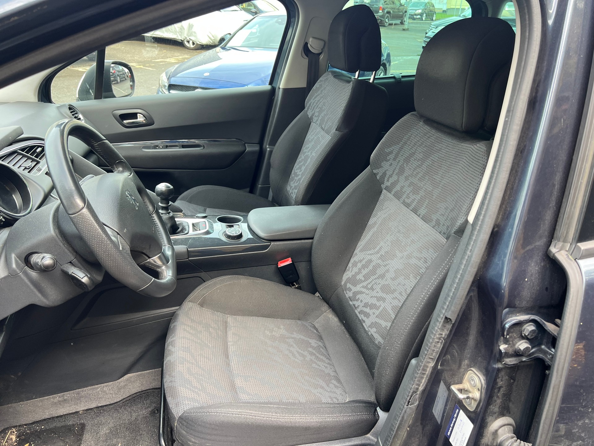PEUGEOT 3008 1.6 16V T Allure-image-10