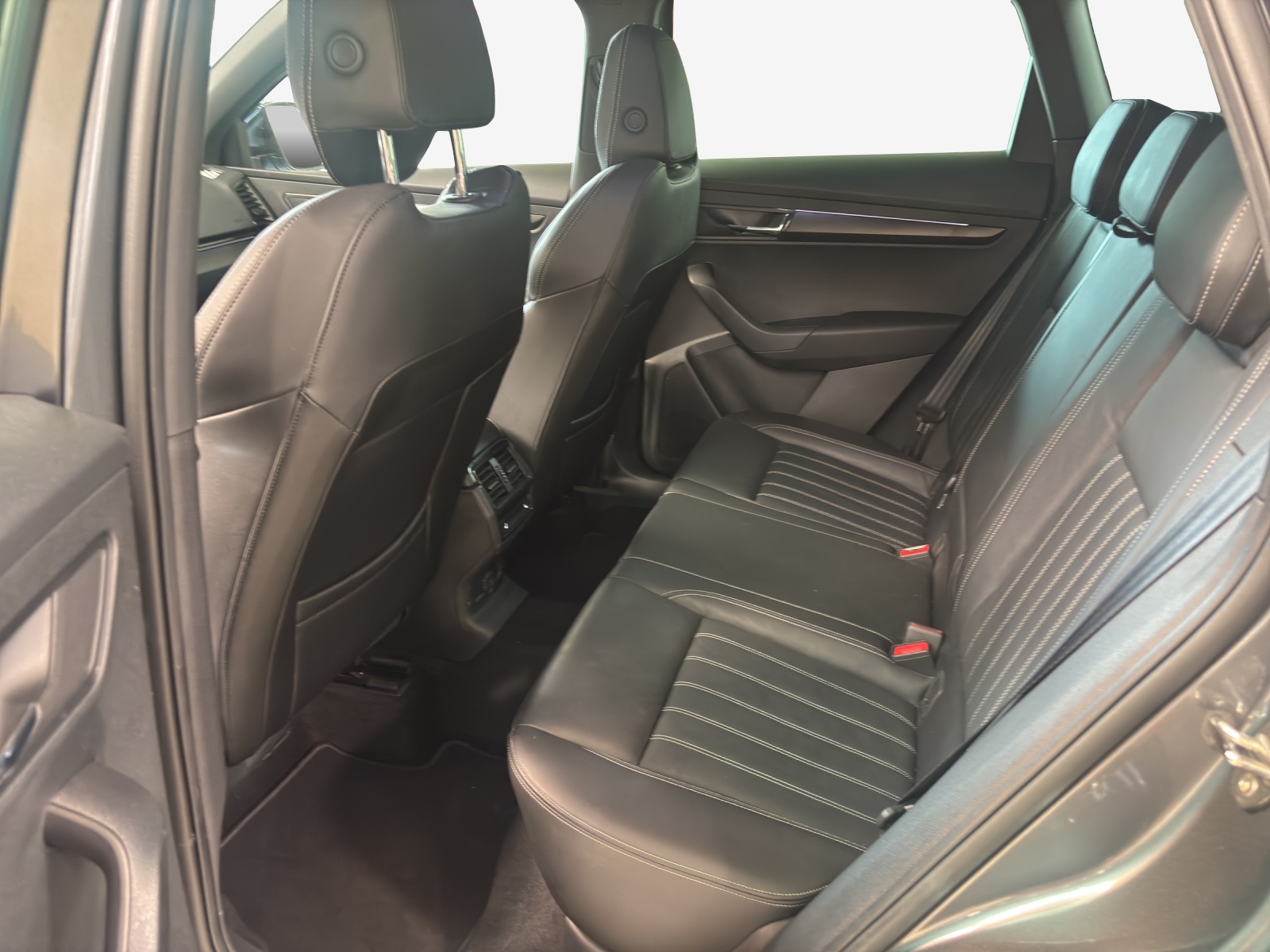 SKODA Karoq 2.0 TSI SportLine 4x4 DSG-image-11