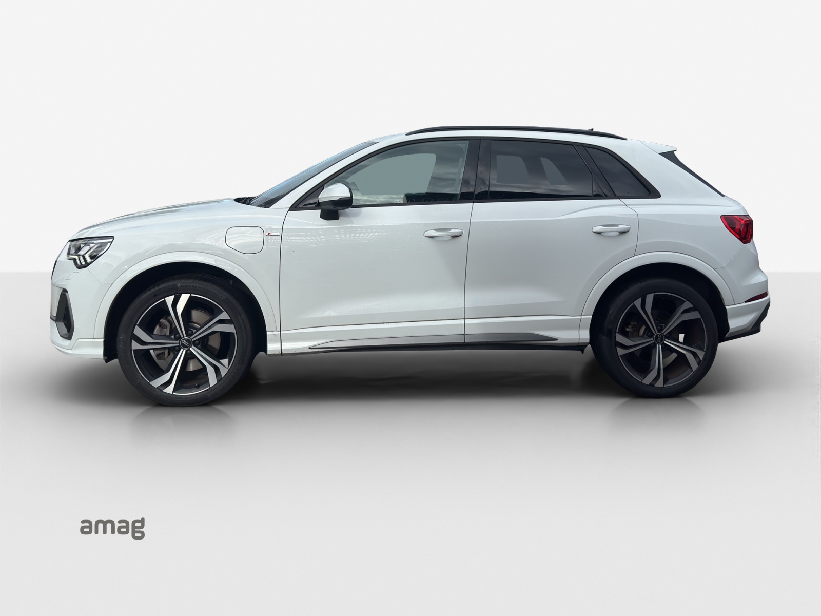AUDI Q3 45 TFSI e S line S-tronic-image-1