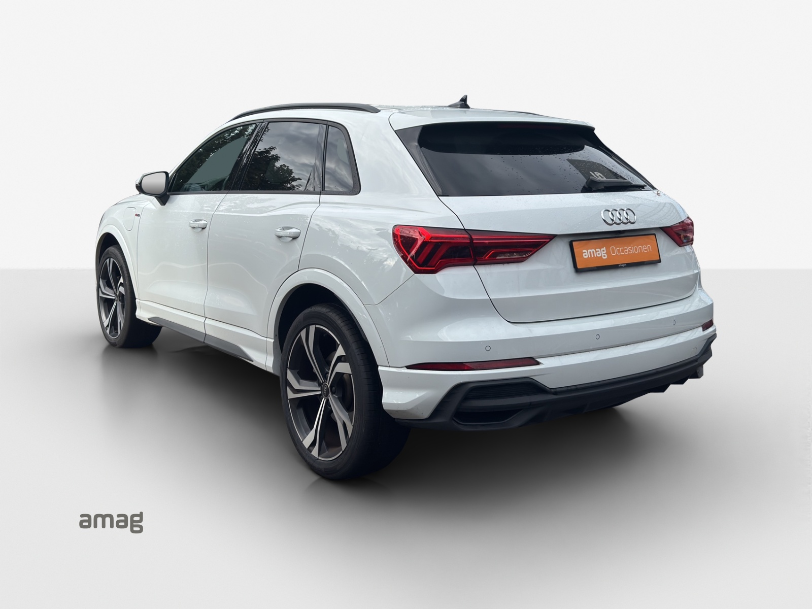 AUDI Q3 45 TFSI e S line S-tronic-image-2