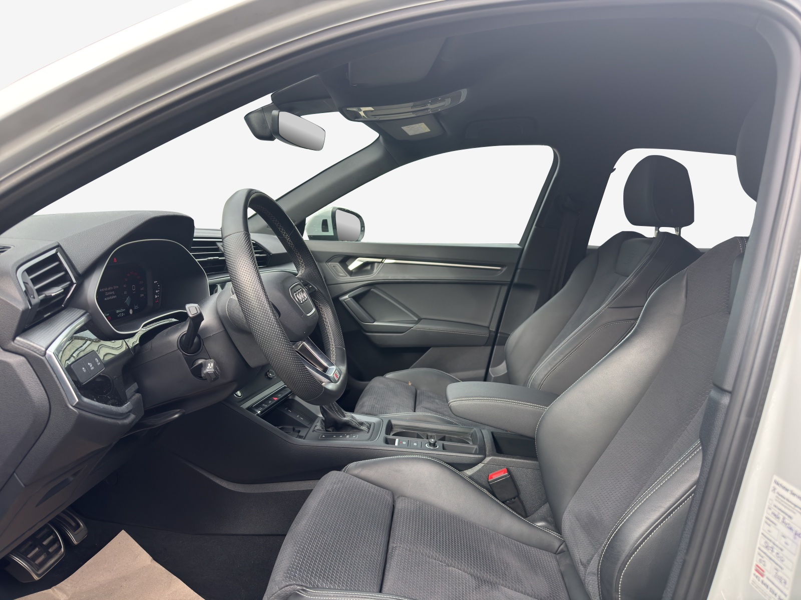AUDI Q3 45 TFSI e S line S-tronic-image-8