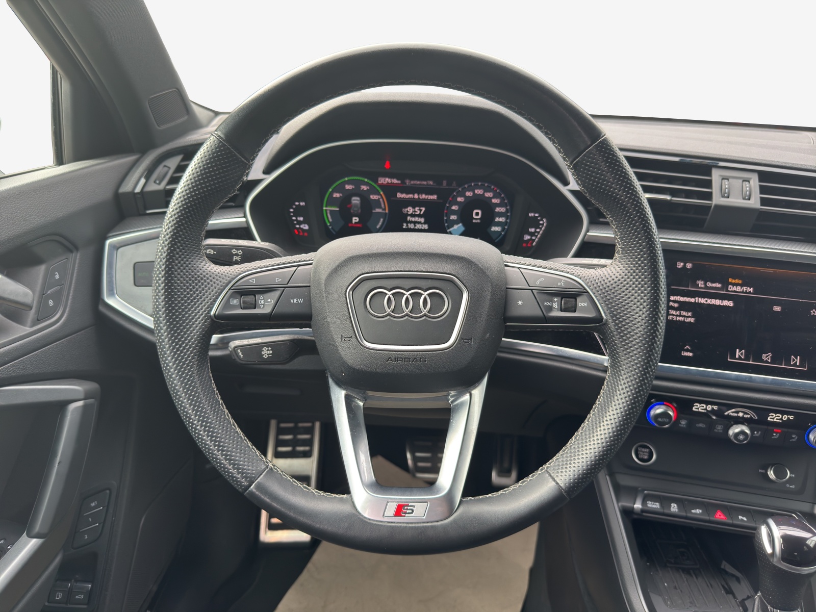AUDI Q3 45 TFSI e S line S-tronic-image-10